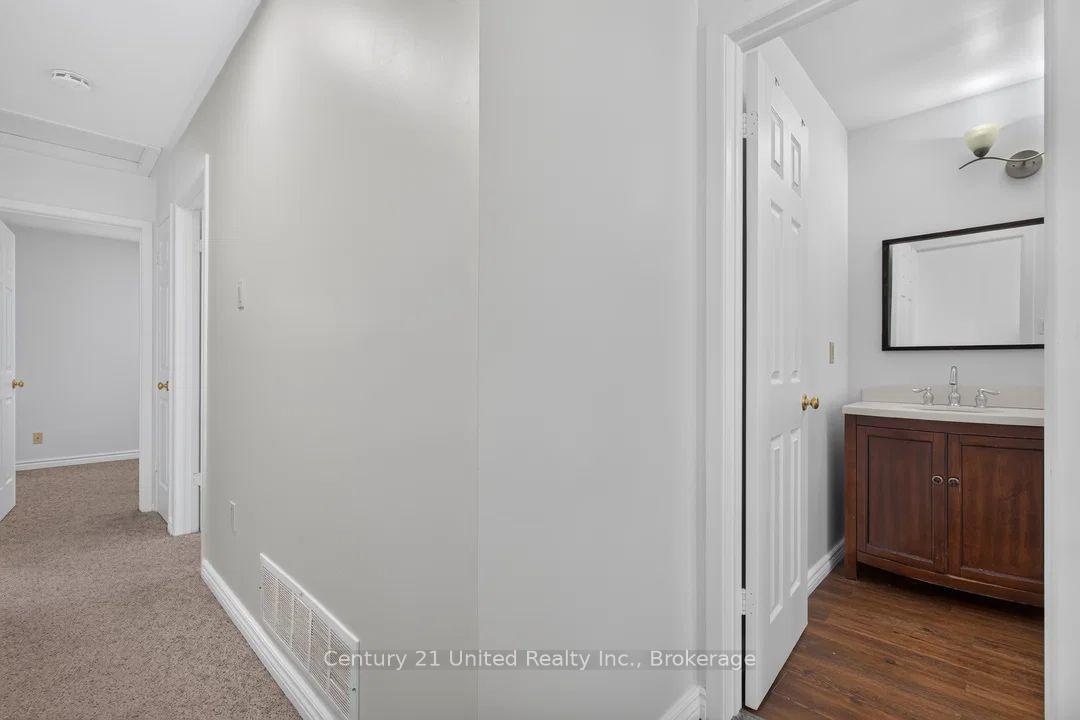 Photo 9 of 61 Broadlands Crescent, Clarington, Courtice — HOMEH