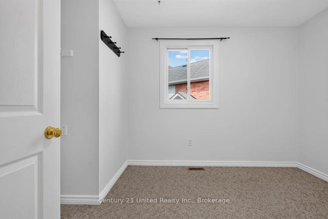 Photo 13 of 61 Broadlands Crescent, Clarington, Courtice — HOMEH