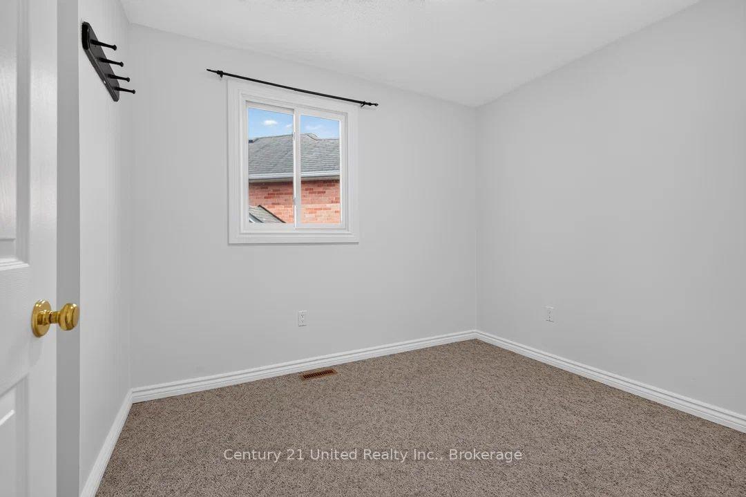 Photo 14 of 61 Broadlands Crescent, Clarington, Courtice — HOMEH