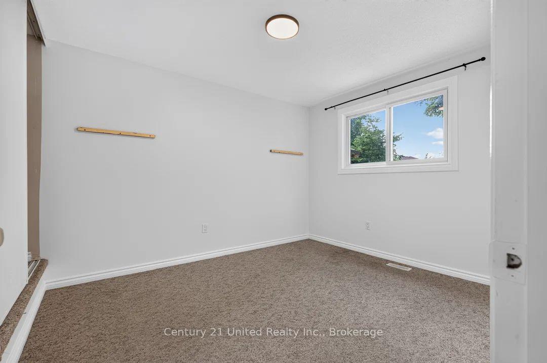 Photo 22 of 61 Broadlands Crescent, Clarington, Courtice — HOMEH