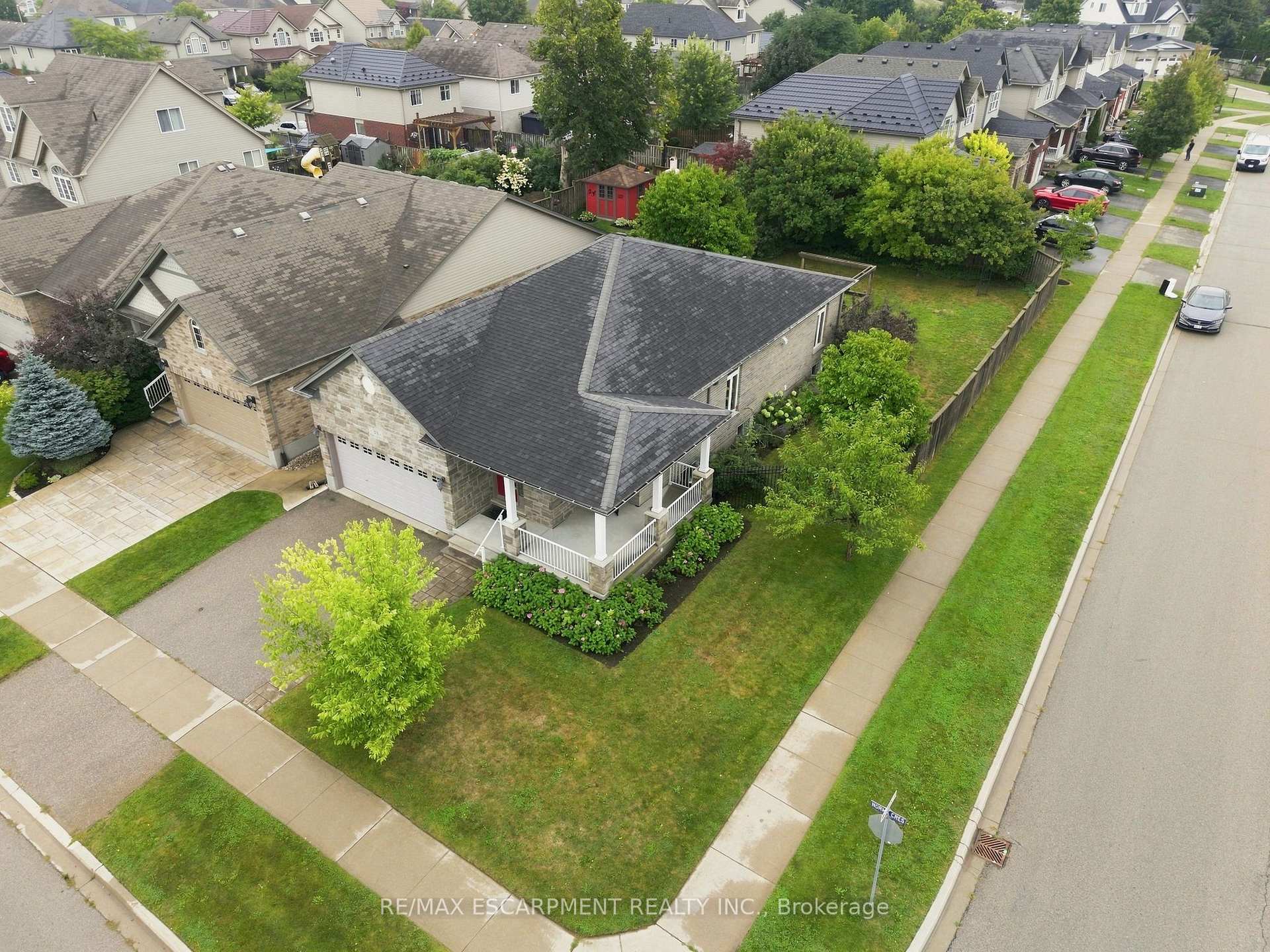 Photo 2 of 33 Norma Crescent, Guelph, Victoria North — HOMEH