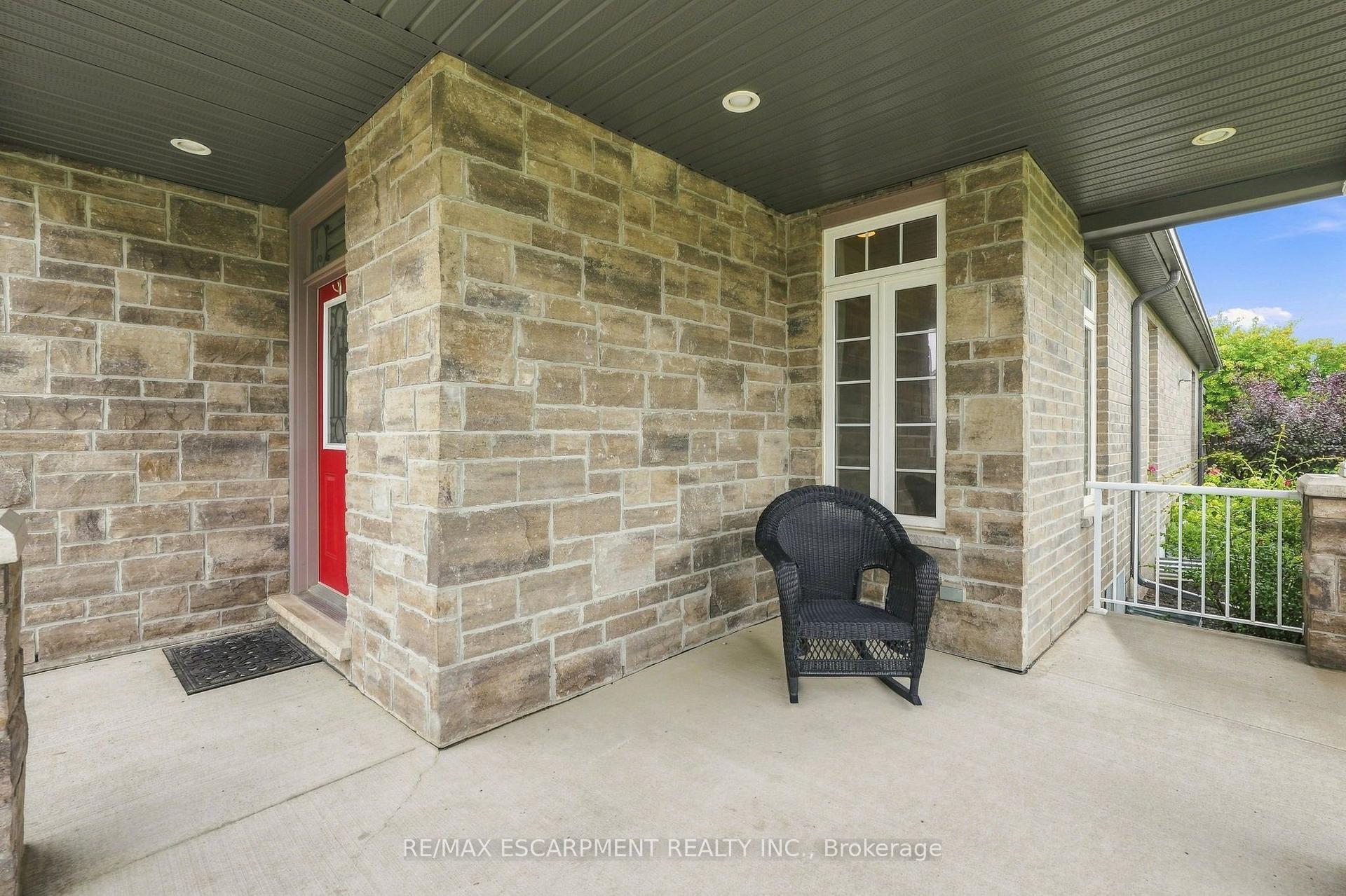 Photo 3 of 33 Norma Crescent, Guelph, Victoria North — HOMEH
