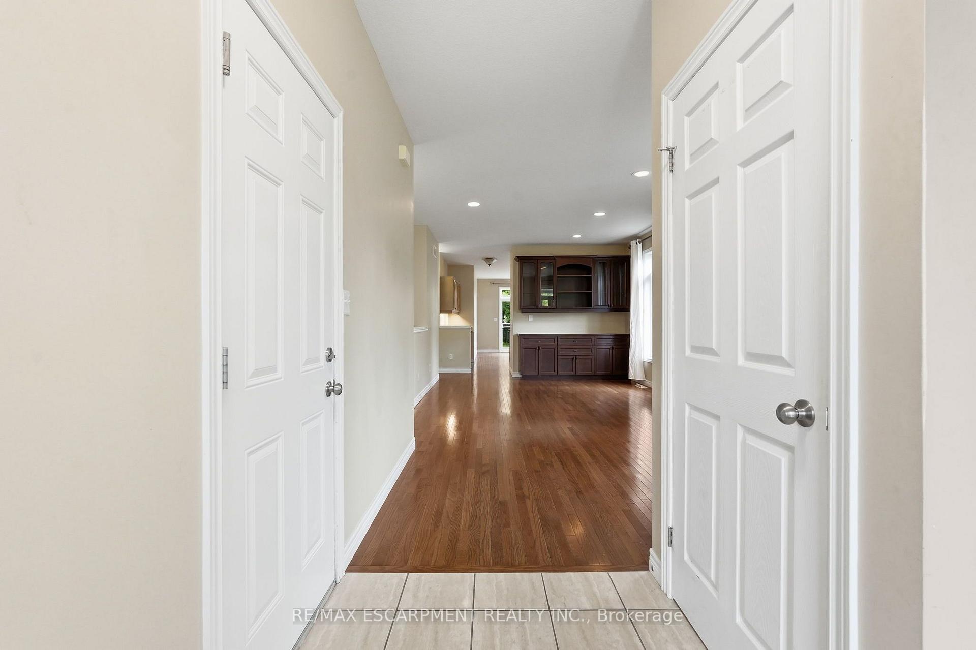 Photo 5 of 33 Norma Crescent, Guelph, Victoria North — HOMEH