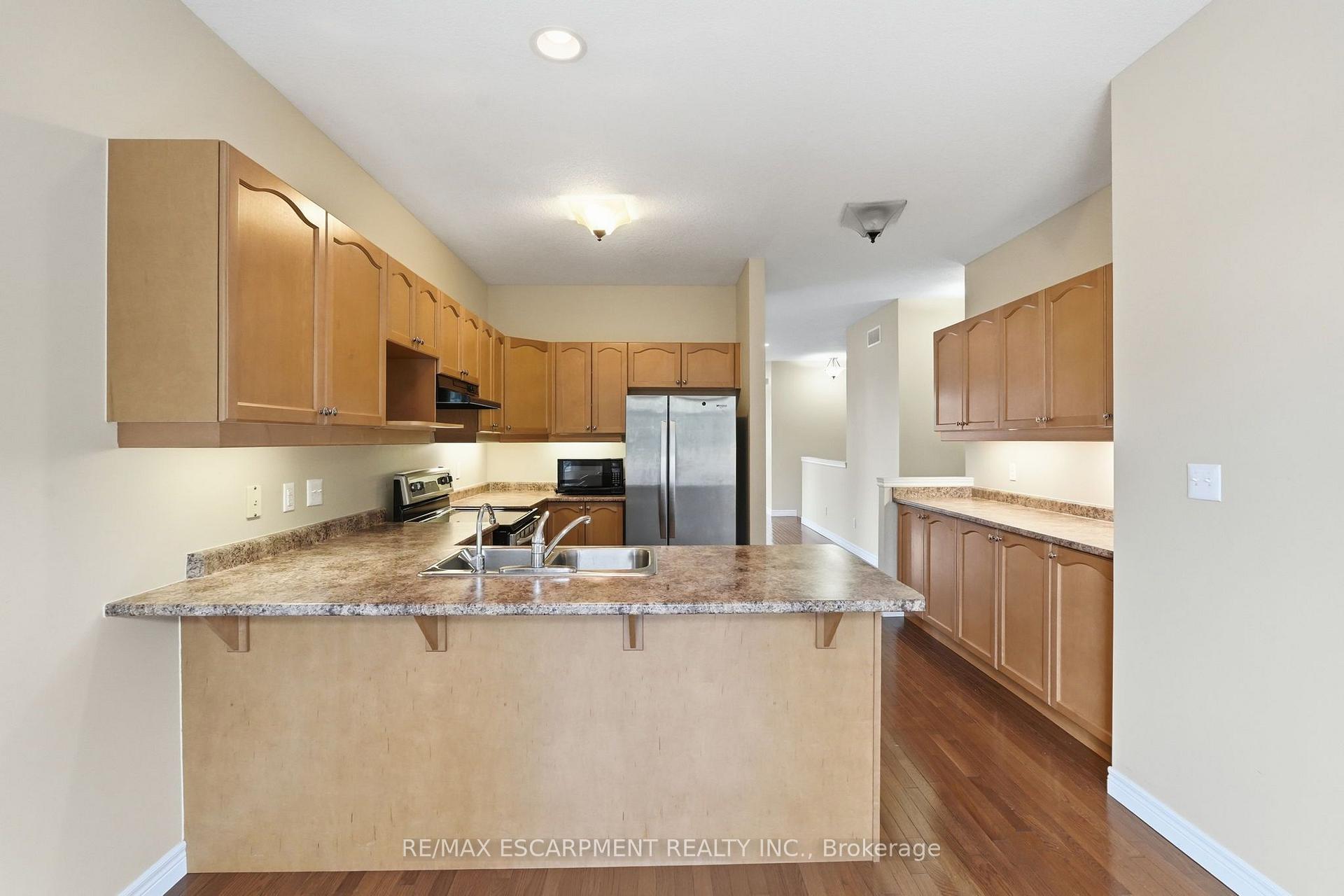 Photo 12 of 33 Norma Crescent, Guelph, Victoria North — HOMEH