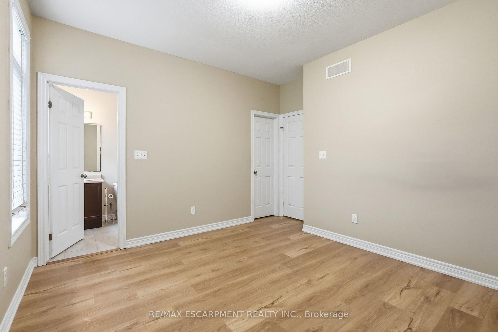 Photo 19 of 33 Norma Crescent, Guelph, Victoria North — HOMEH