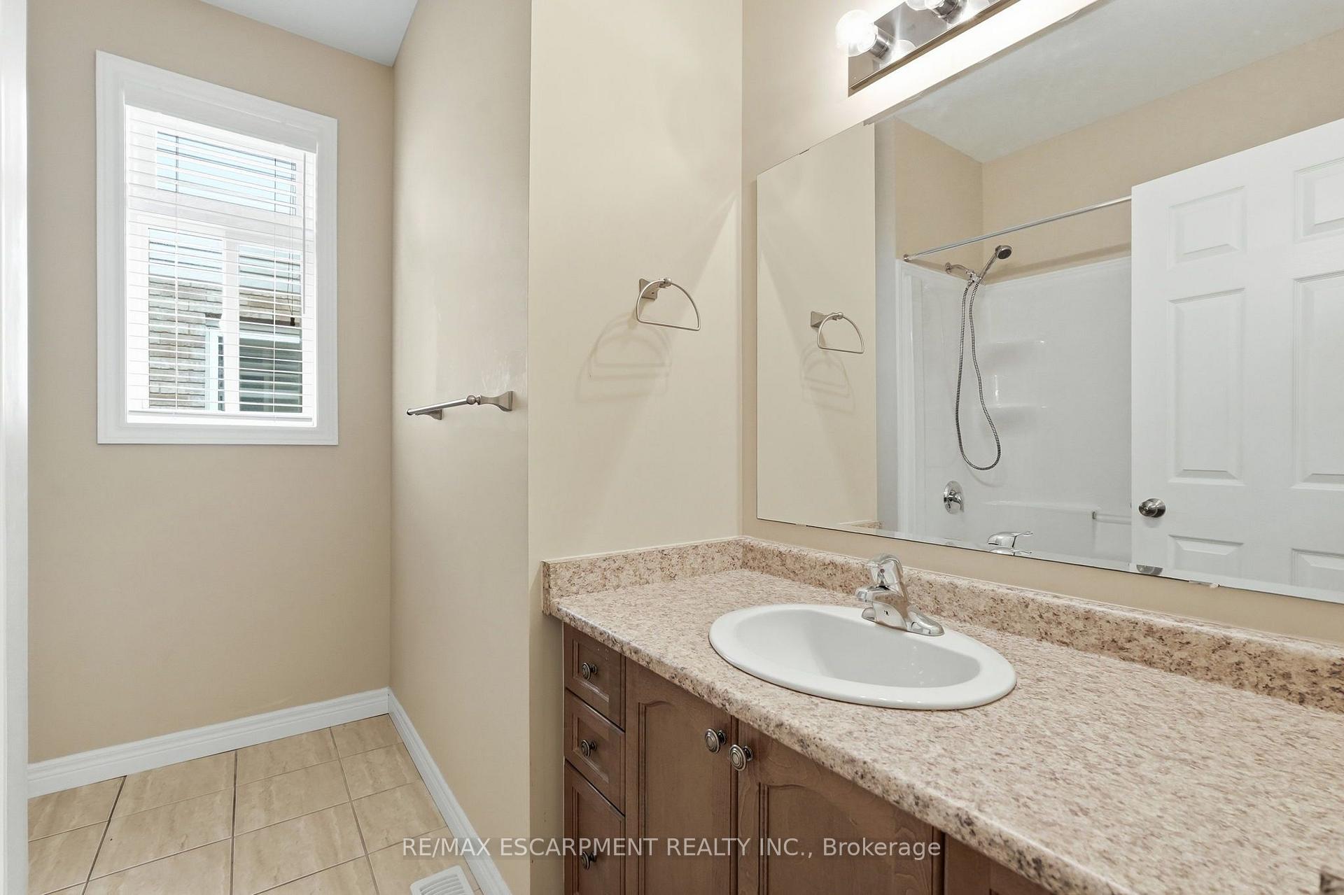 Photo 24 of 33 Norma Crescent, Guelph, Victoria North — HOMEH