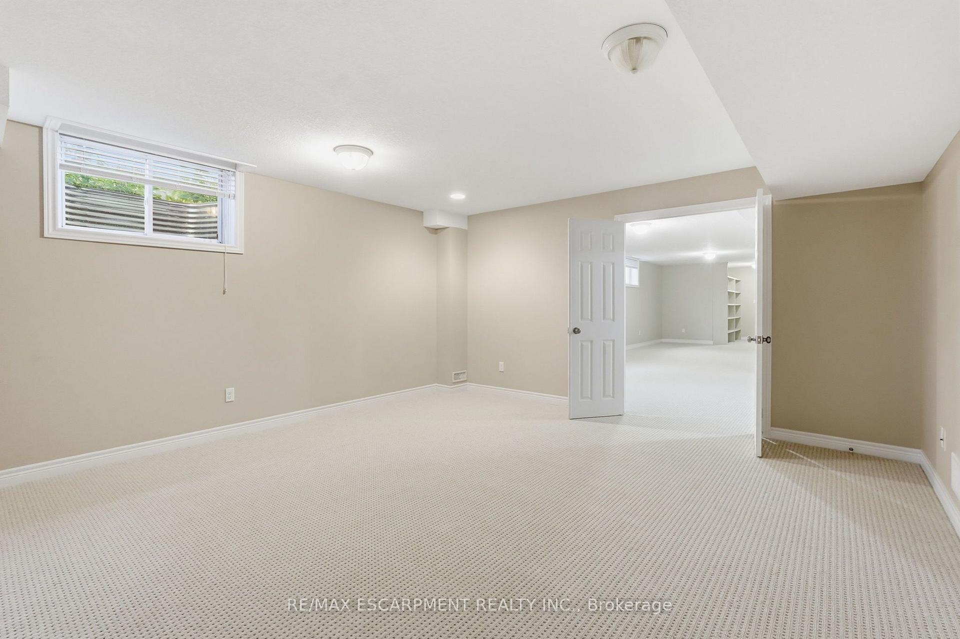 Photo 35 of 33 Norma Crescent, Guelph, Victoria North — HOMEH