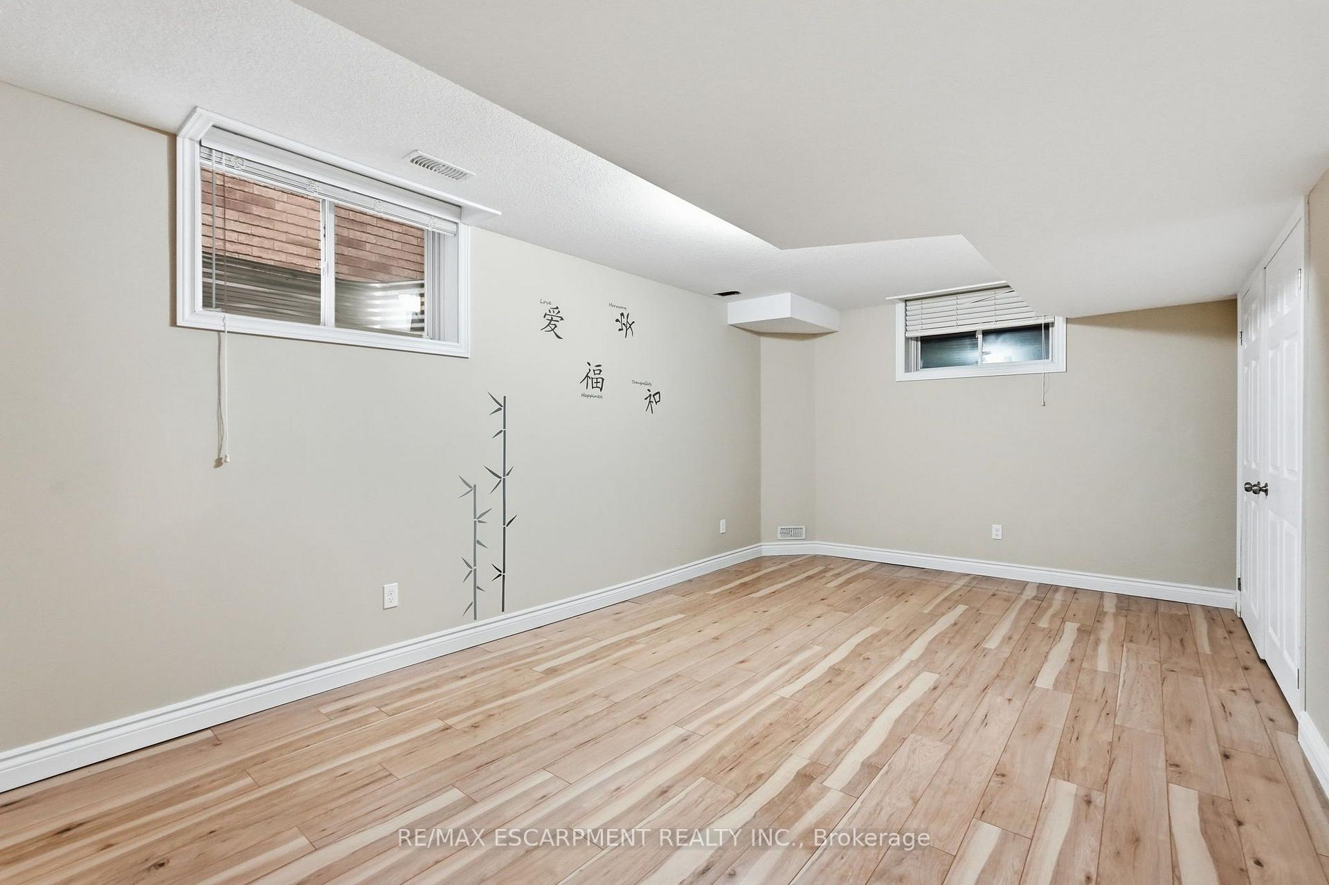Photo 37 of 33 Norma Crescent, Guelph, Victoria North — HOMEH