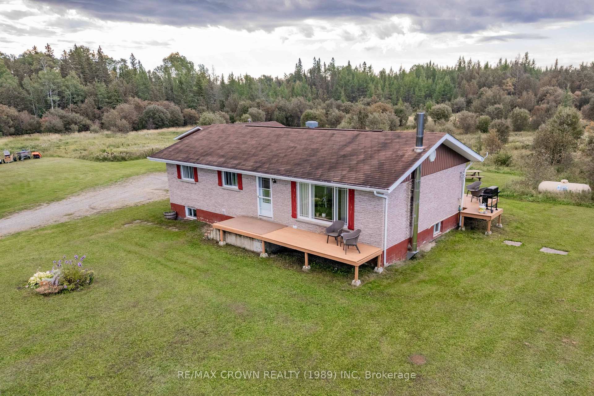 Photo 2 of 12 St Joseph Road, Kapuskasing — HOMEH