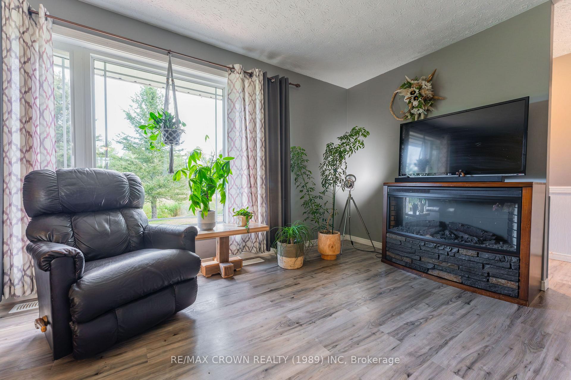 Photo 13 of 12 St Joseph Road, Kapuskasing — HOMEH