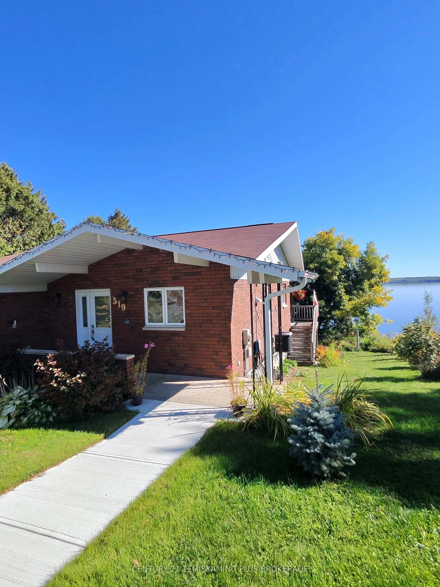 Photo of 519 Lakeshore Road N