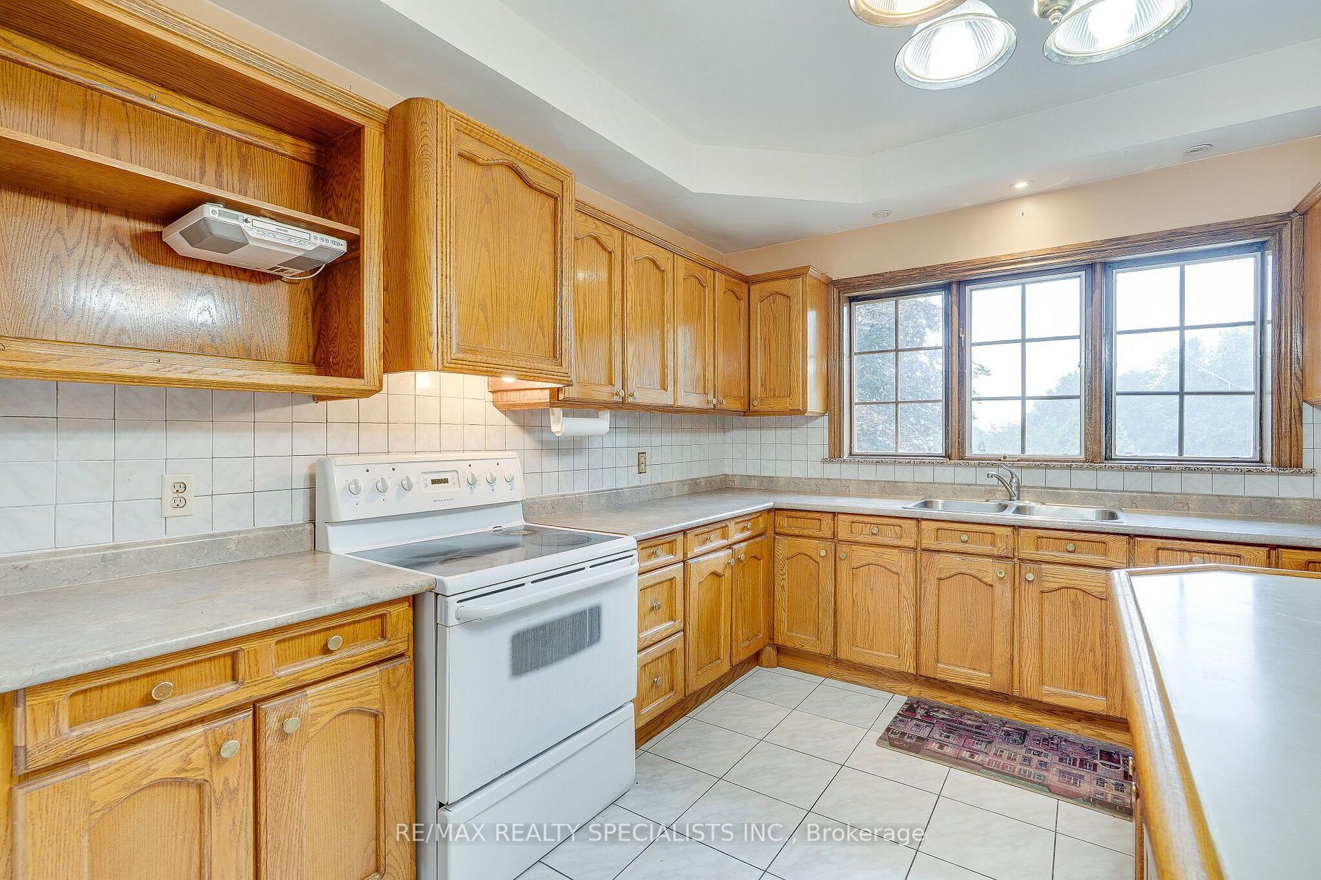 Photo 23 of 11 Prince Andrew Drive, Caledon, Rural Caledon — HOMEH