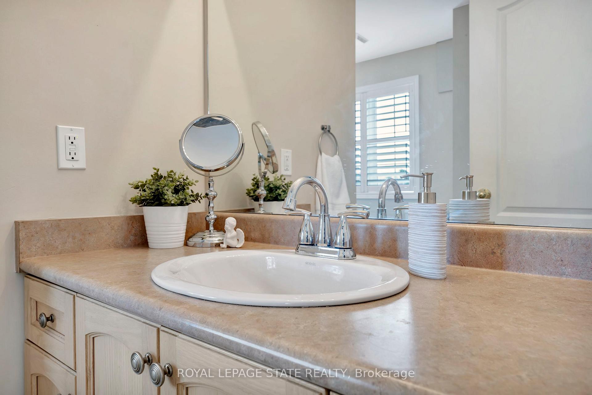 Photo 15 of 251 Braithwaite Avenue, Hamilton, Ancaster — HOMEH