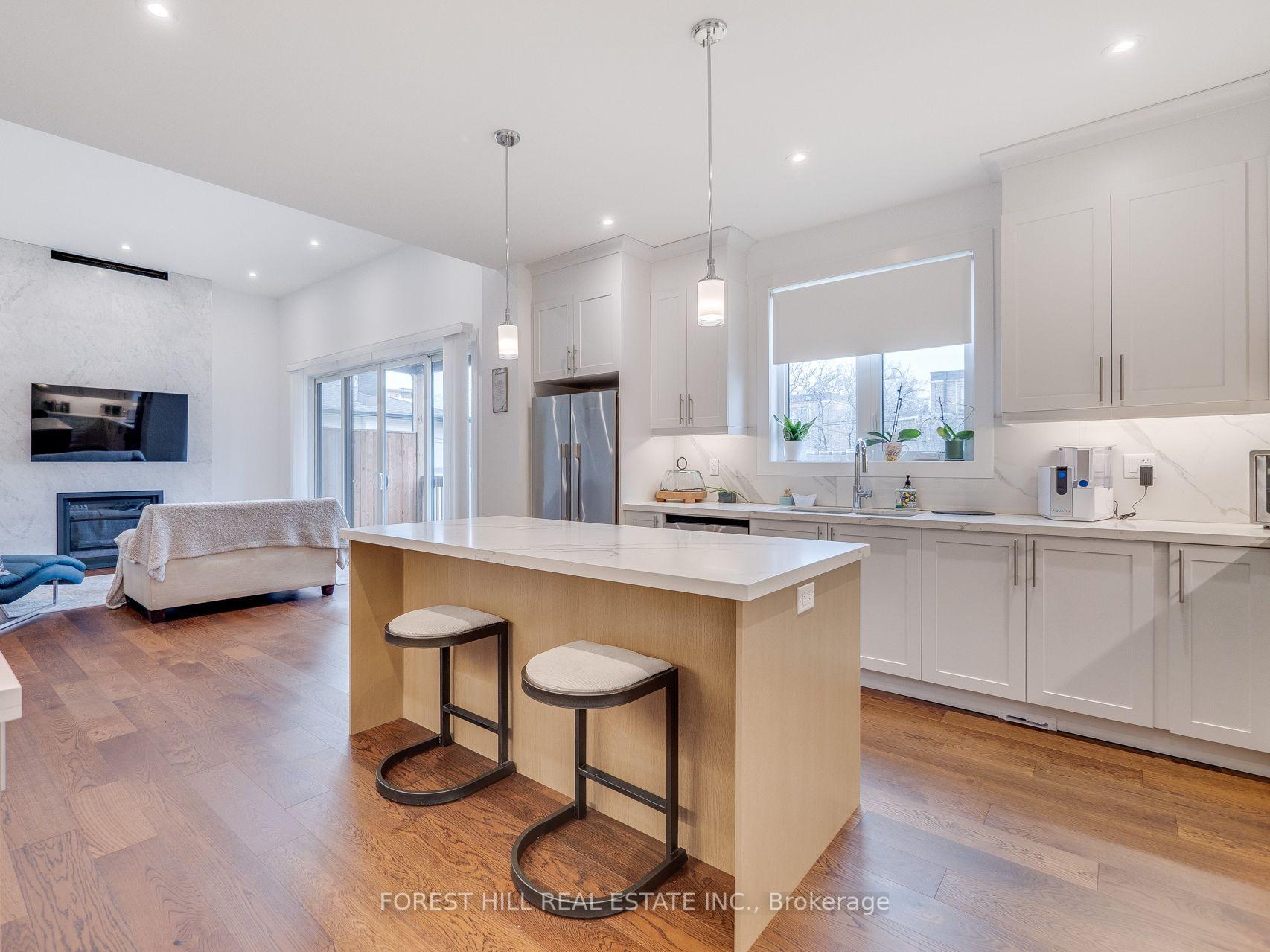 Photo 13 of 38 Thirty-First Street, Etobicoke, Long Branch — HOMEH