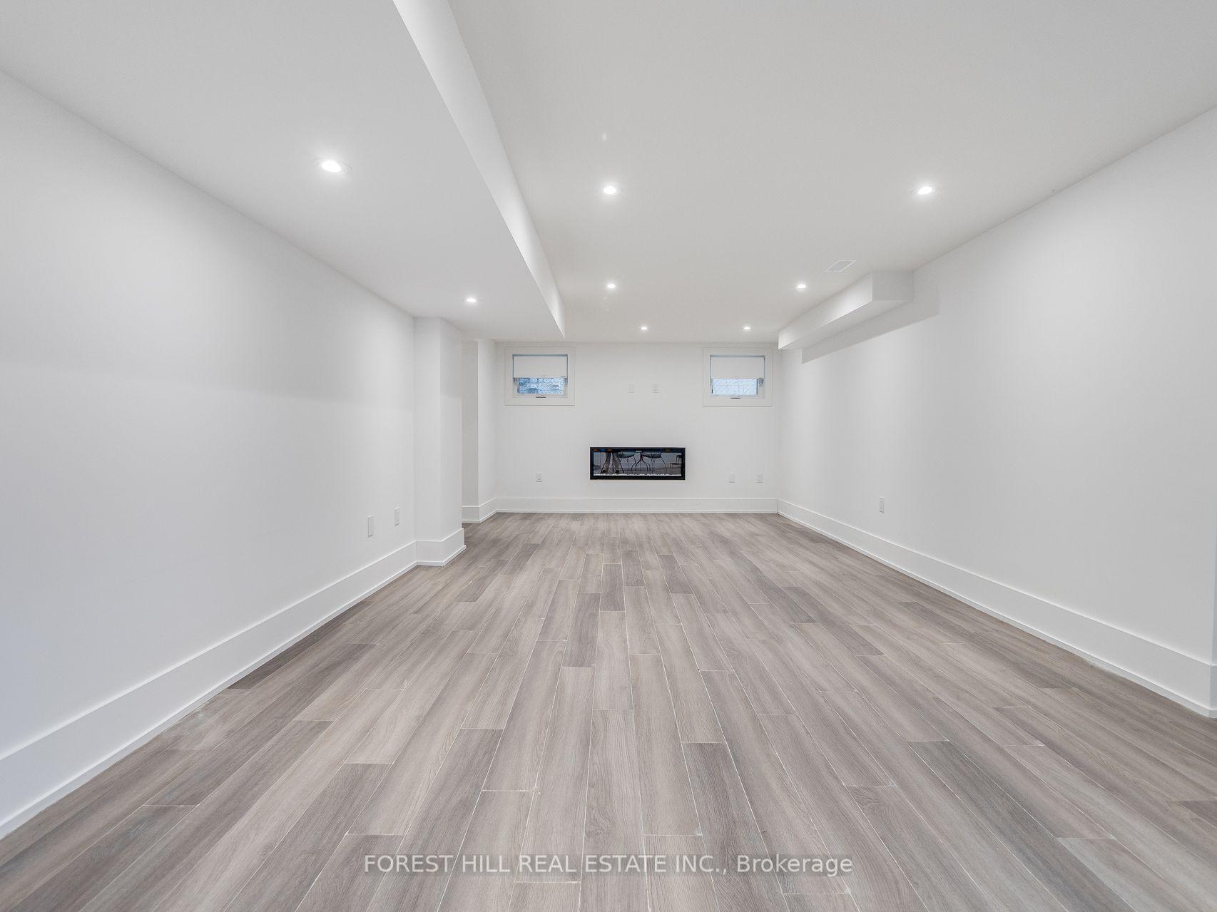Photo 34 of 38 Thirty-First Street, Etobicoke, Long Branch — HOMEH