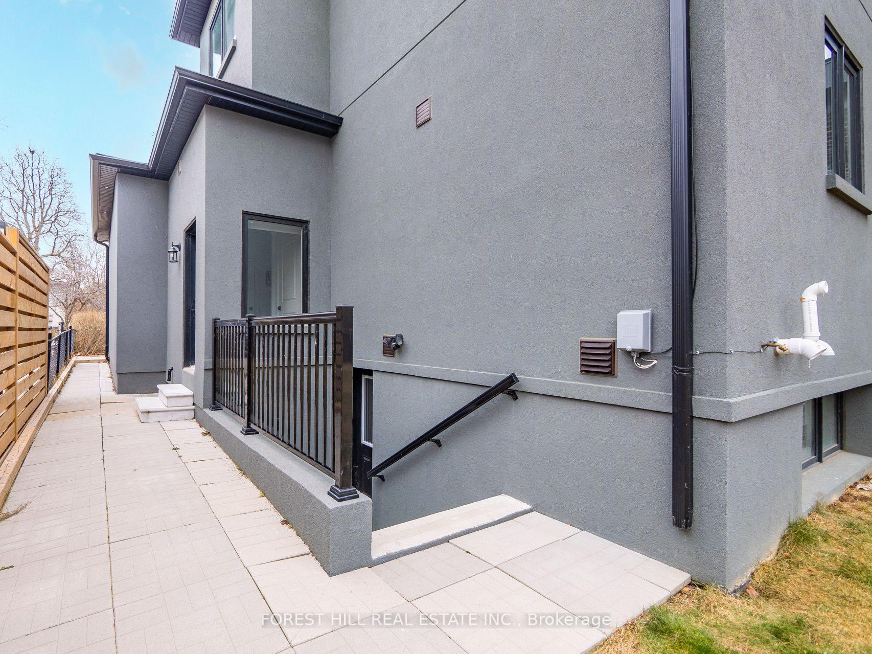 Photo 37 of 38 Thirty-First Street, Etobicoke, Long Branch — HOMEH