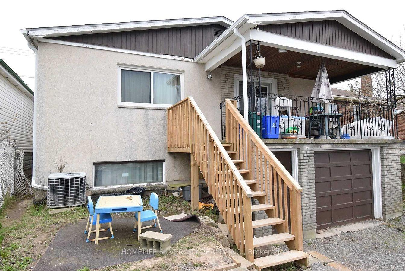 Photo 2 of 106 Townline Road W, St. Catharines, Burleigh Hill — HOMEH
