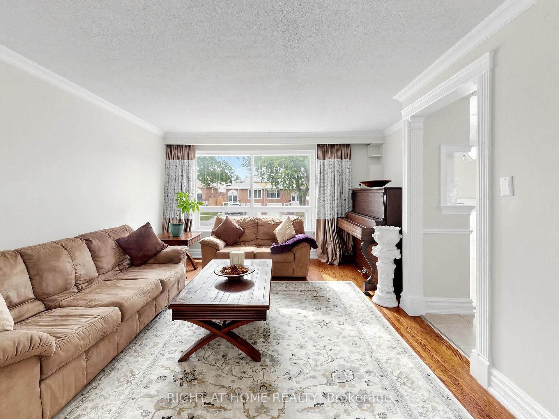 Photo 4 of 67 Ladner Drive, North York, Pleasant View — HOMEH