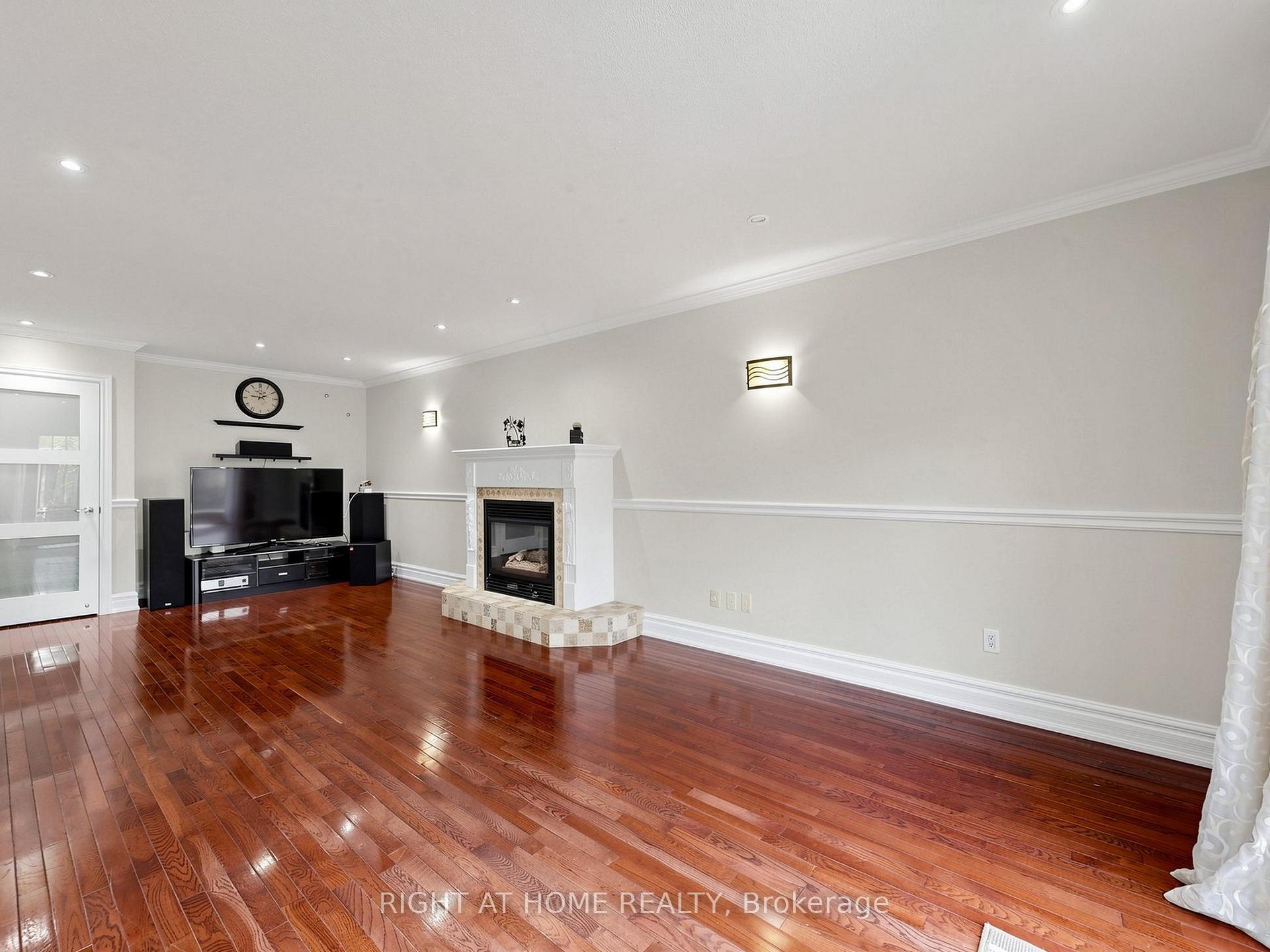 Photo 12 of 67 Ladner Drive, North York, Pleasant View — HOMEH