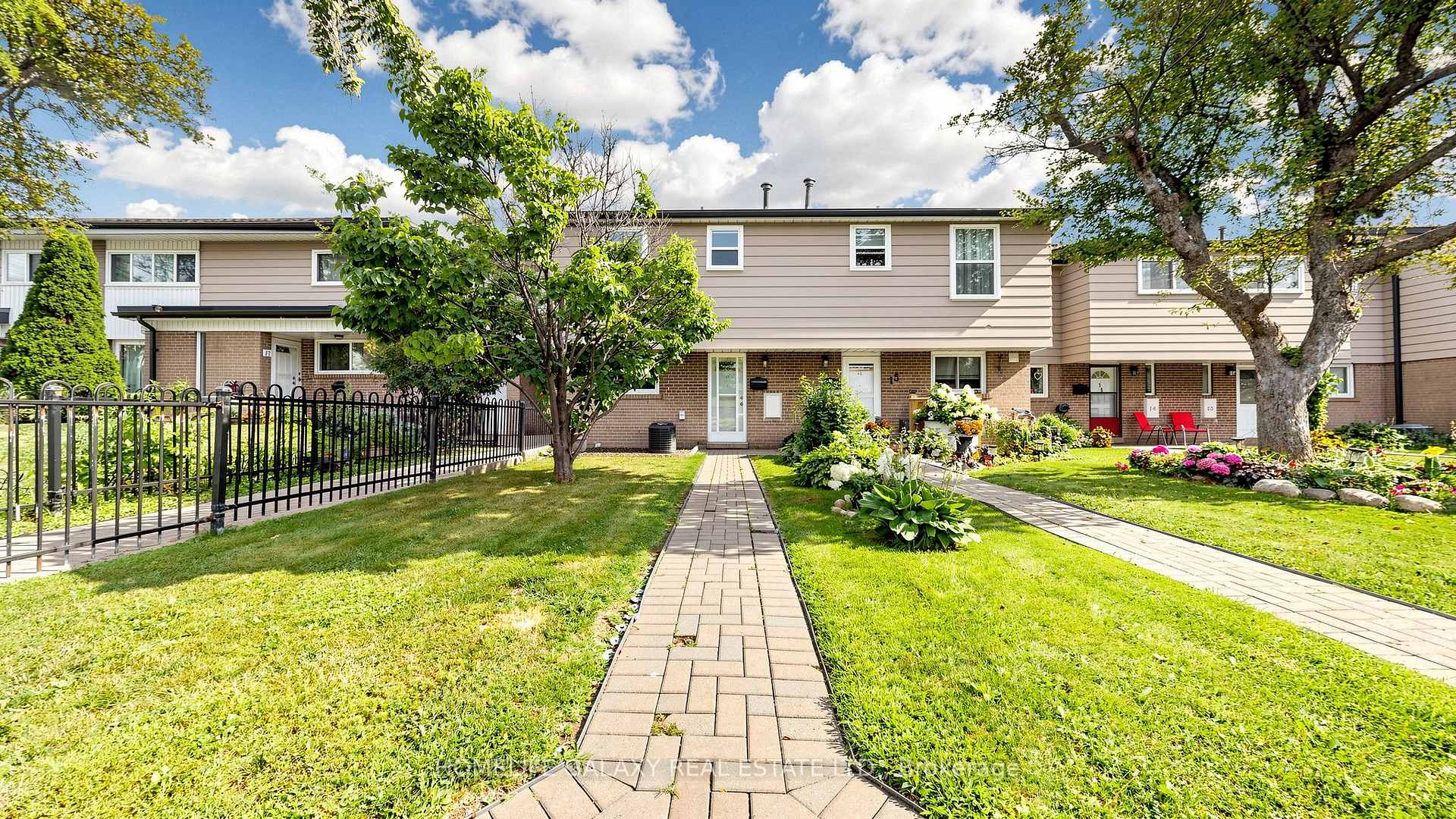 Photo 2 of Unit 16, 925 Bayly Street, Pickering, West Shore — HOMEH