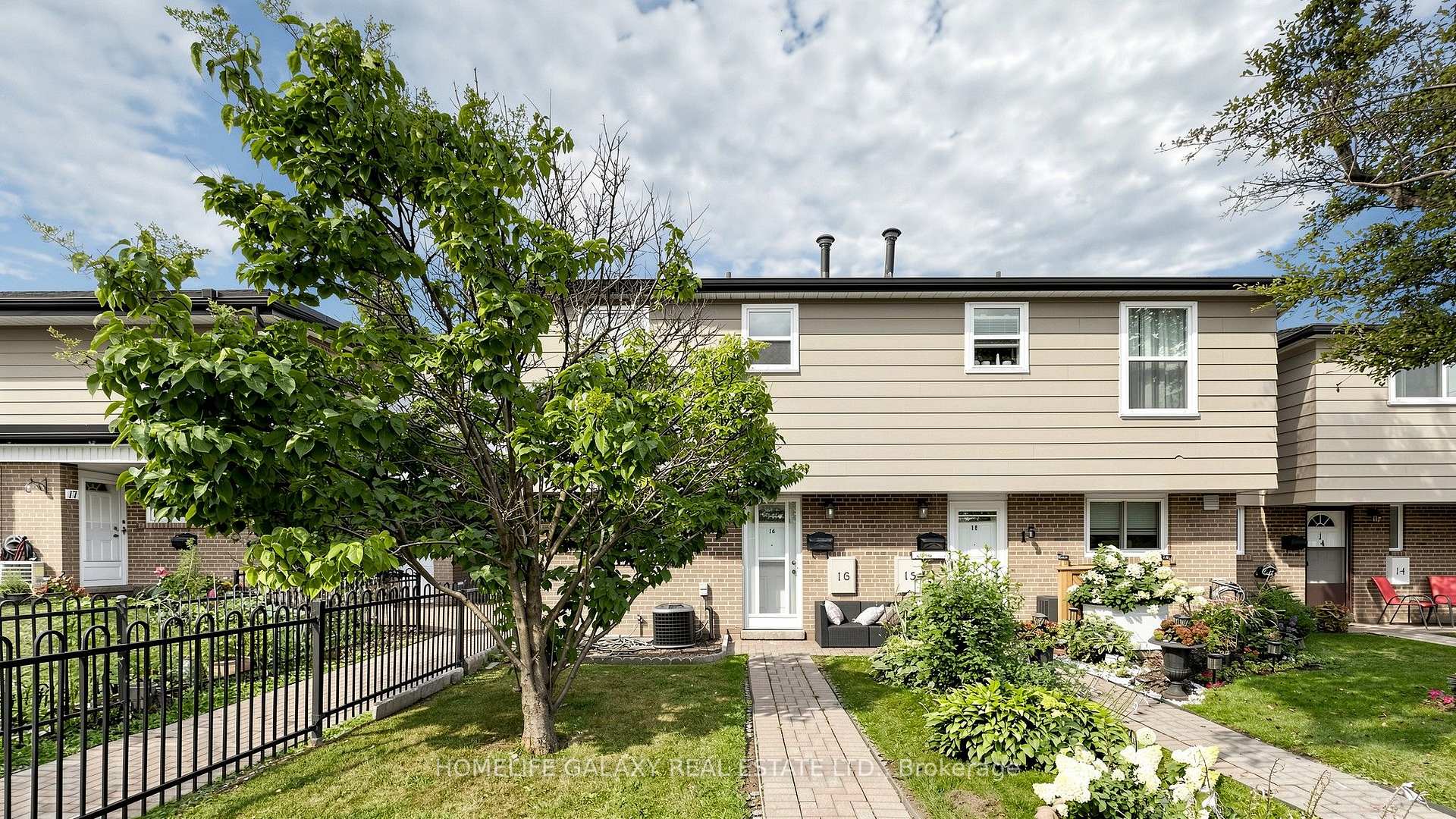 Photo 3 of Unit 16, 925 Bayly Street, Pickering, West Shore — HOMEH