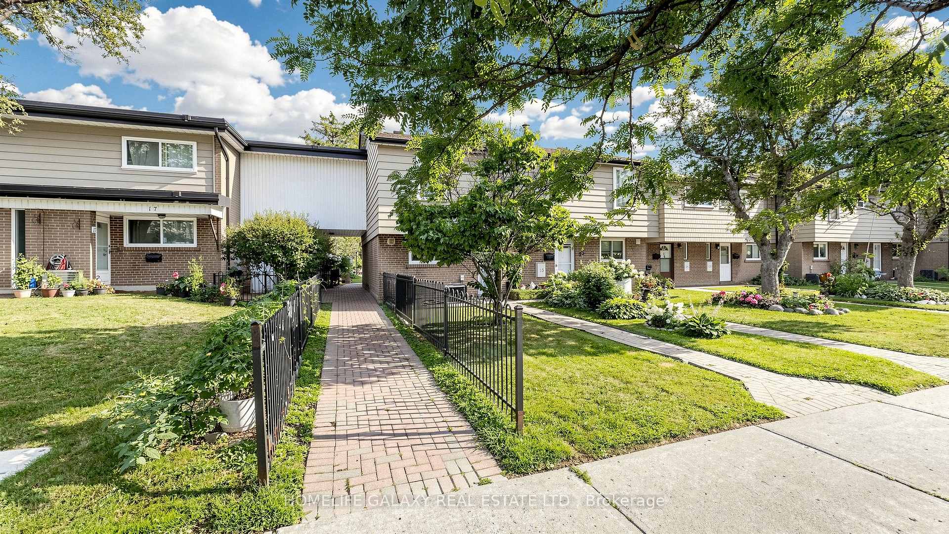 Photo 4 of Unit 16, 925 Bayly Street, Pickering, West Shore — HOMEH