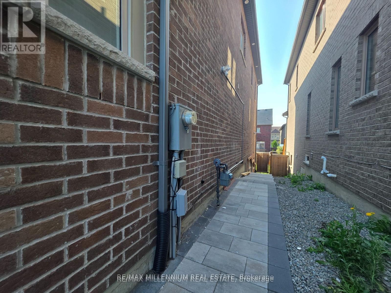 Photo 12 of Unit Lower Level, 253 East's Corners (Basement) Boulevard, Vaughan, Kleinburg — HOMEH