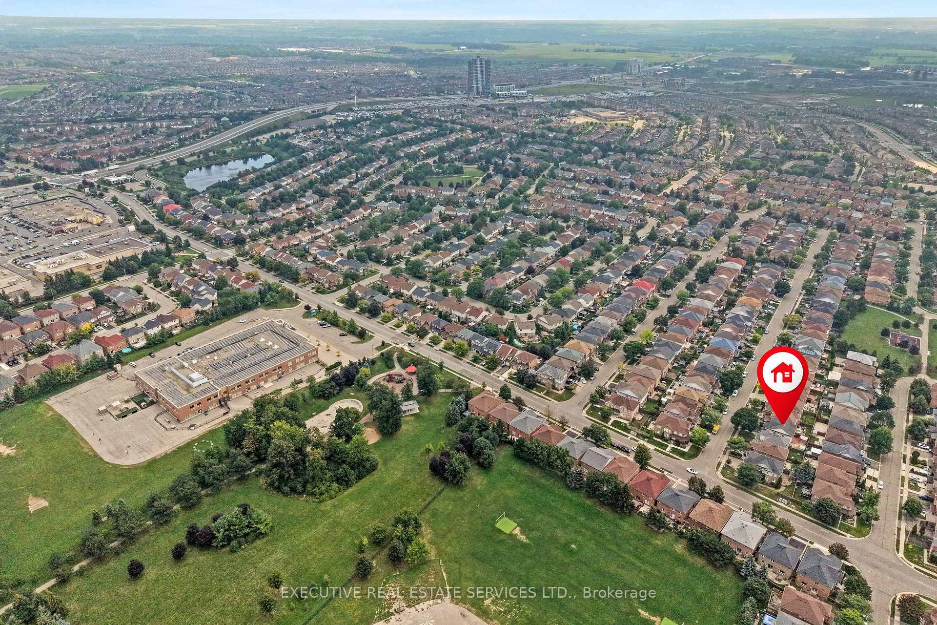 Photo 4 of 8 Spencer Drive, Brampton, Fletcher's Meadow — HOMEH
