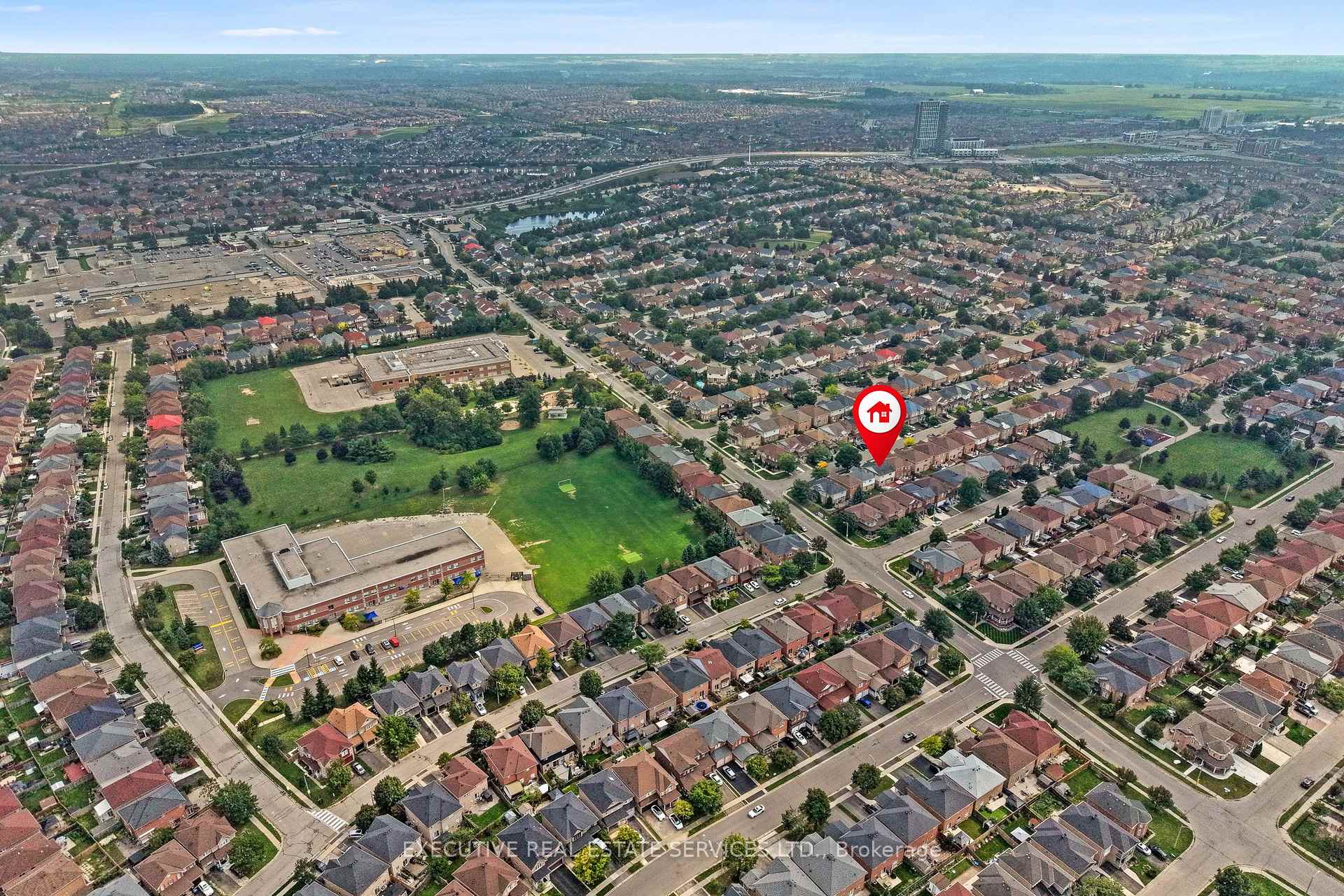 Photo 5 of 8 Spencer Drive, Brampton, Fletcher's Meadow — HOMEH