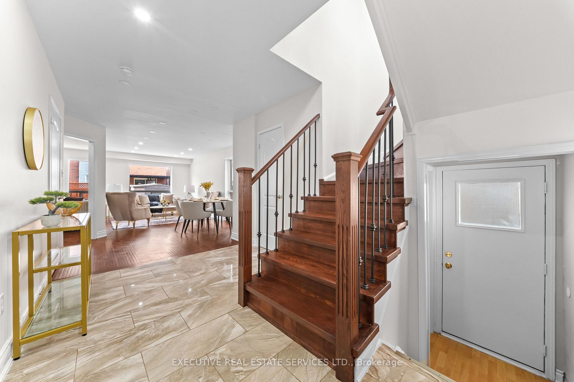 Photo 7 of 8 Spencer Drive, Brampton, Fletcher's Meadow — HOMEH
