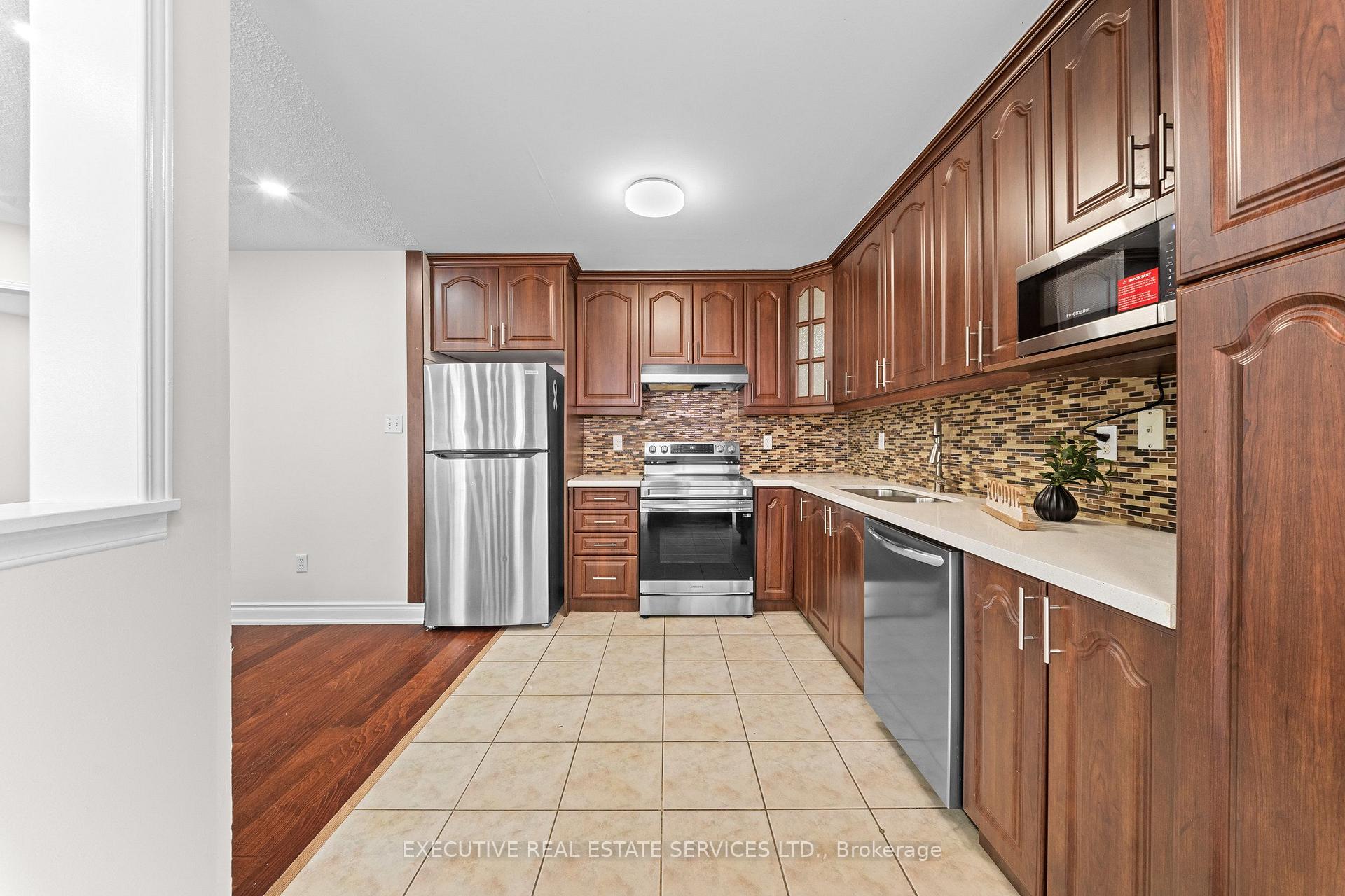 Photo 18 of 8 Spencer Drive, Brampton, Fletcher's Meadow — HOMEH