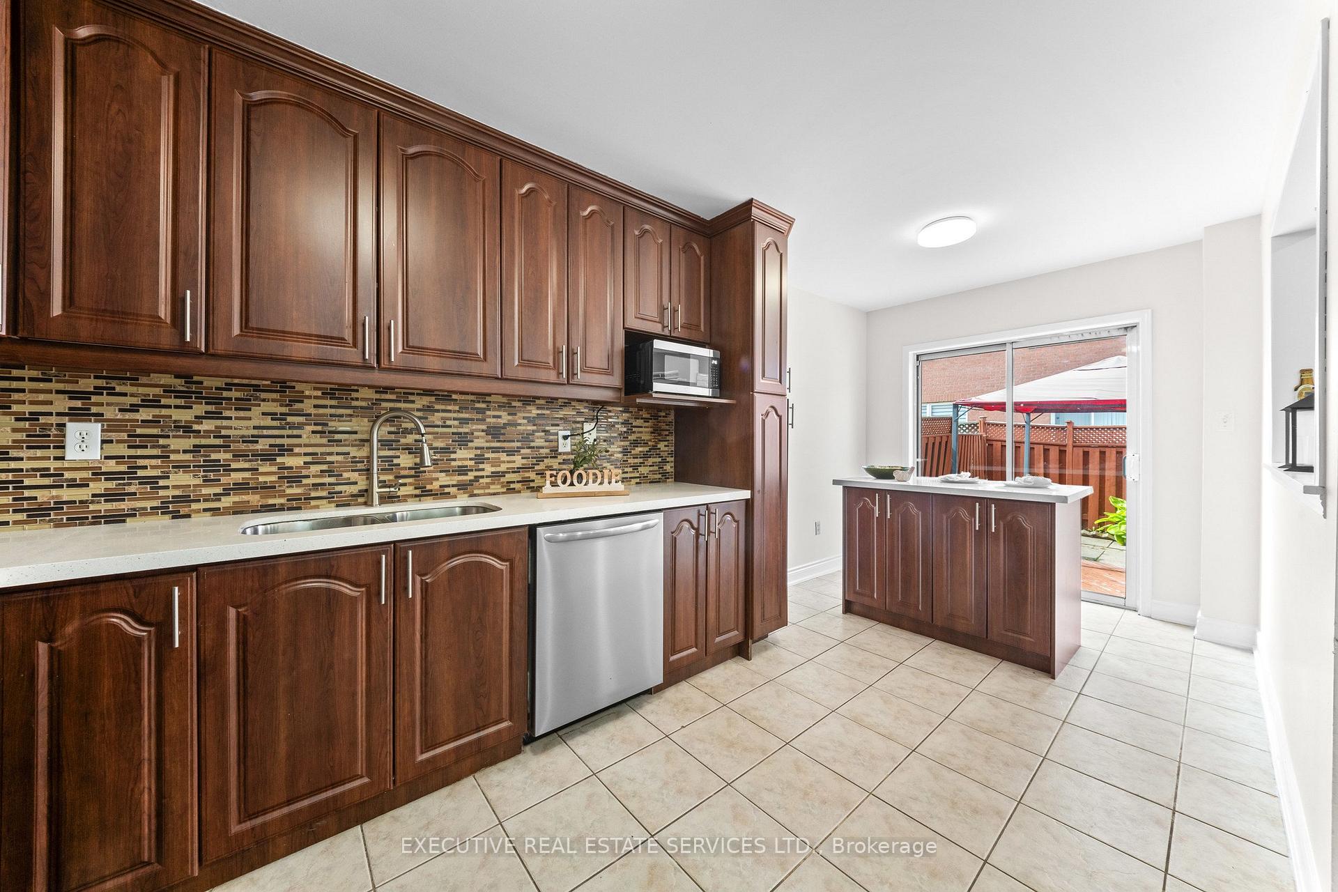 Photo 20 of 8 Spencer Drive, Brampton, Fletcher's Meadow — HOMEH