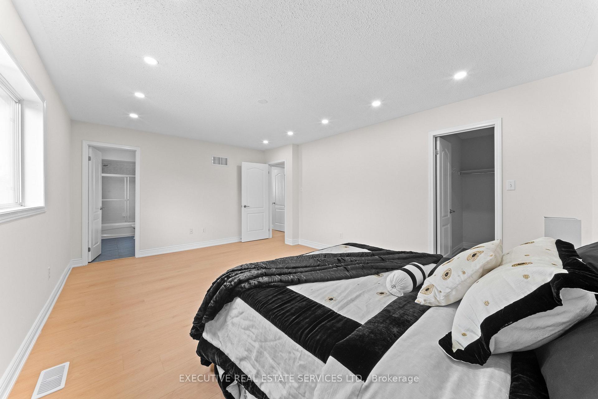 Photo 25 of 8 Spencer Drive, Brampton, Fletcher's Meadow — HOMEH