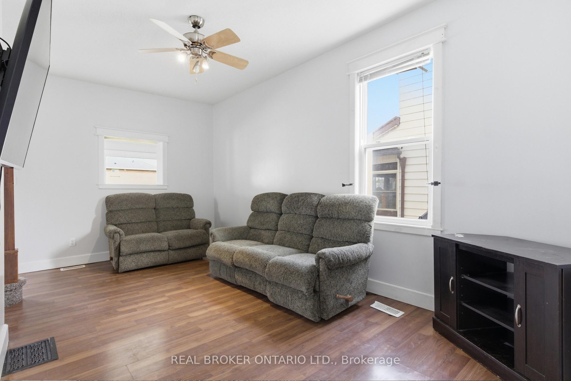 Photo 9 of 368 Wellington Avenue S, North Perth, Listowel — HOMEH