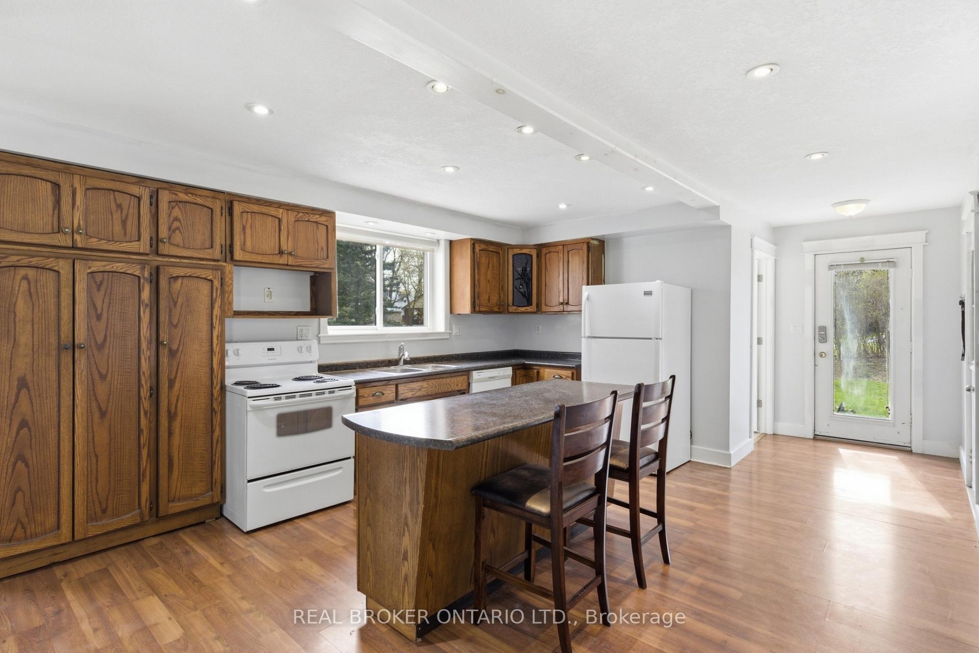 Photo 13 of 368 Wellington Avenue S, North Perth, Listowel — HOMEH