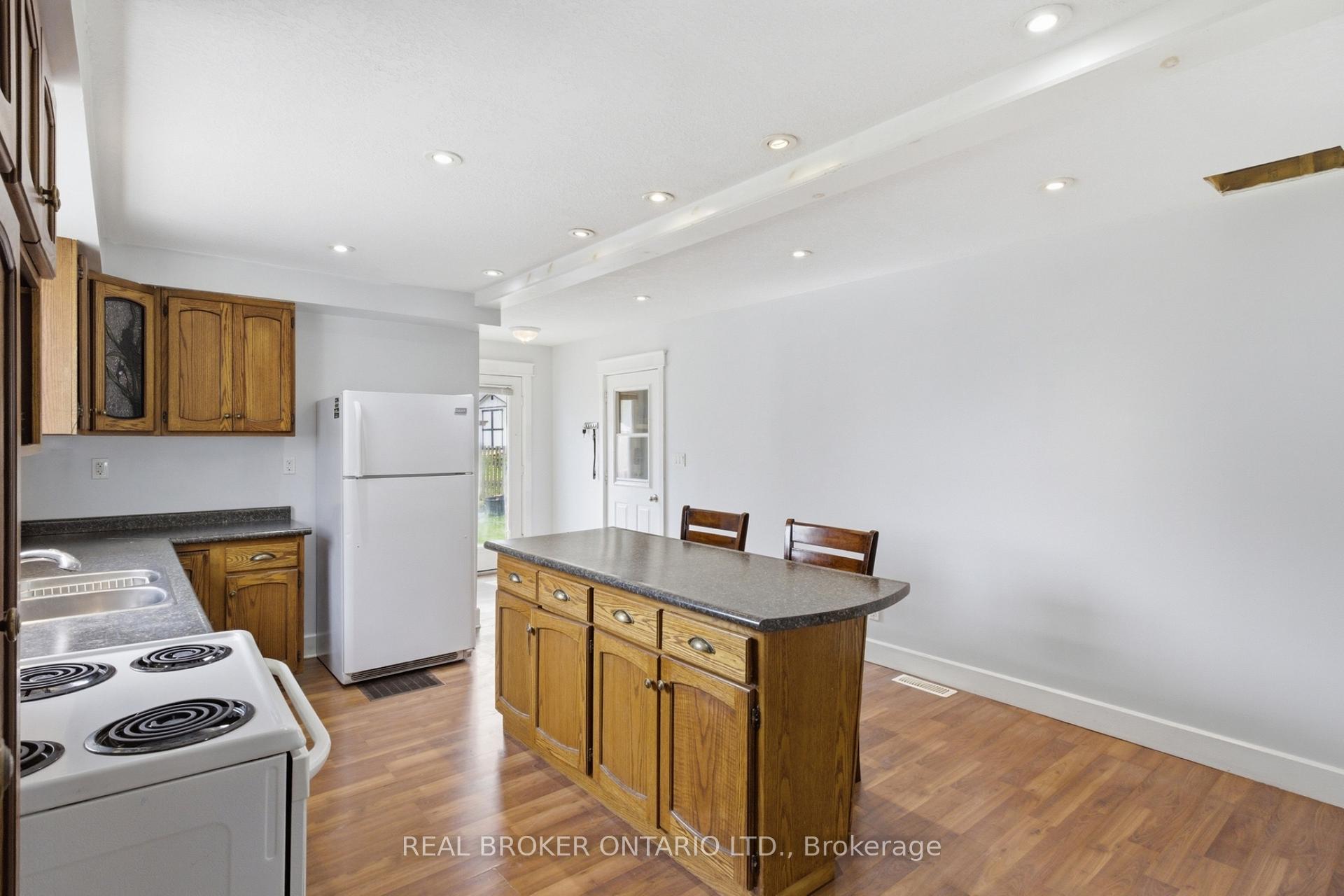 Photo 15 of 368 Wellington Avenue S, North Perth, Listowel — HOMEH