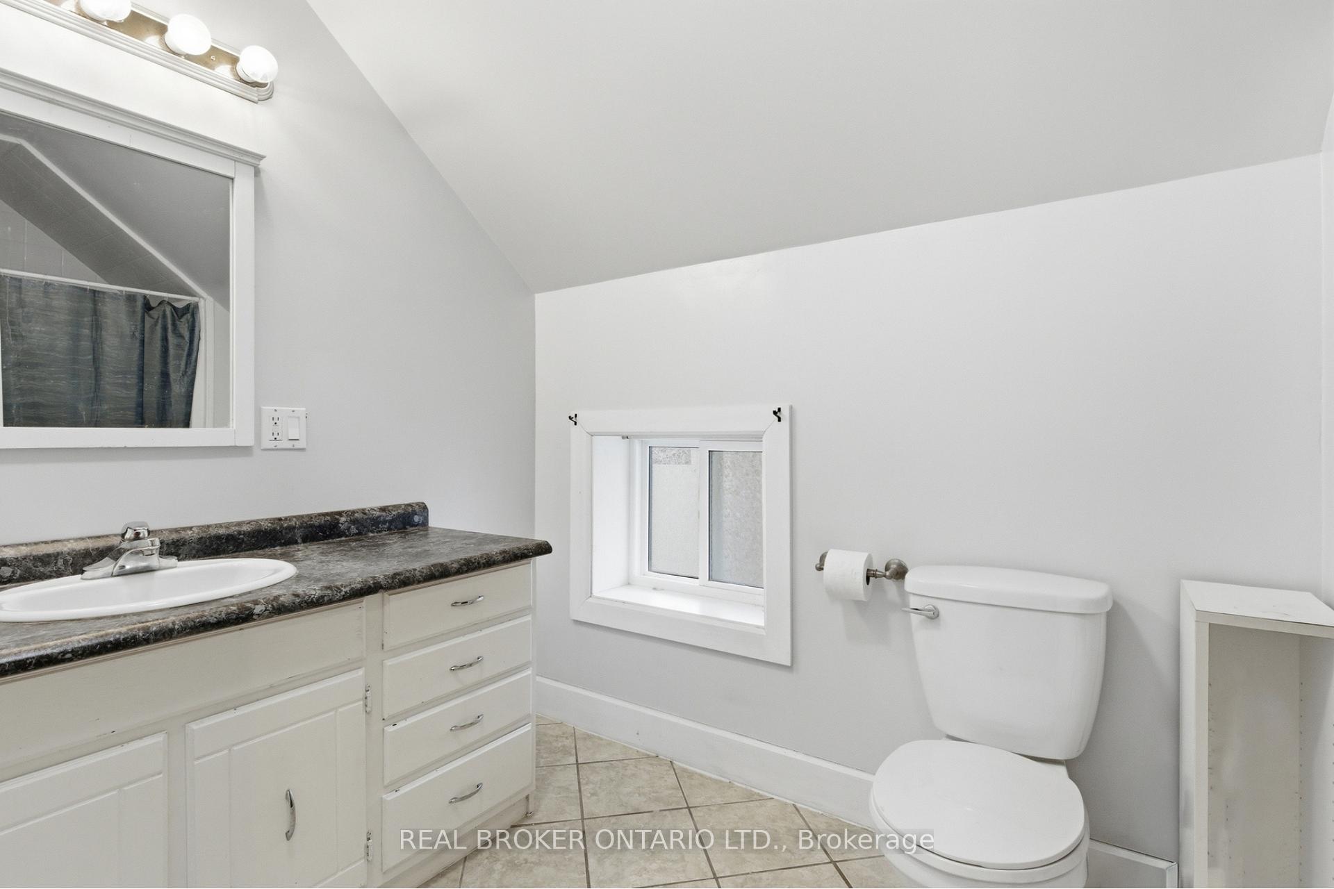 Photo 23 of 368 Wellington Avenue S, North Perth, Listowel — HOMEH