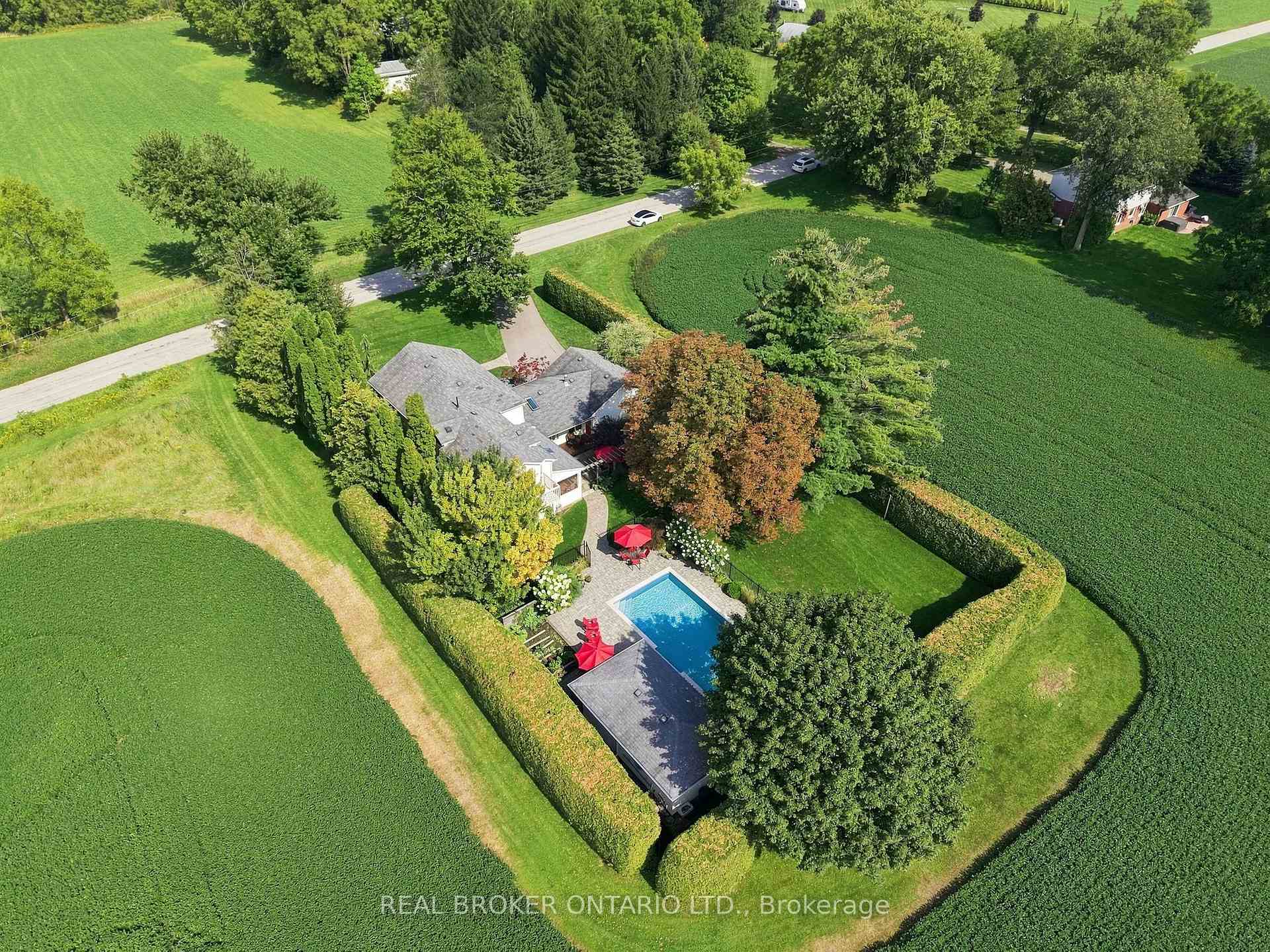 Photo 3 of 1079 Garden Lane, Hamilton, Rural Flamborough — HOMEH