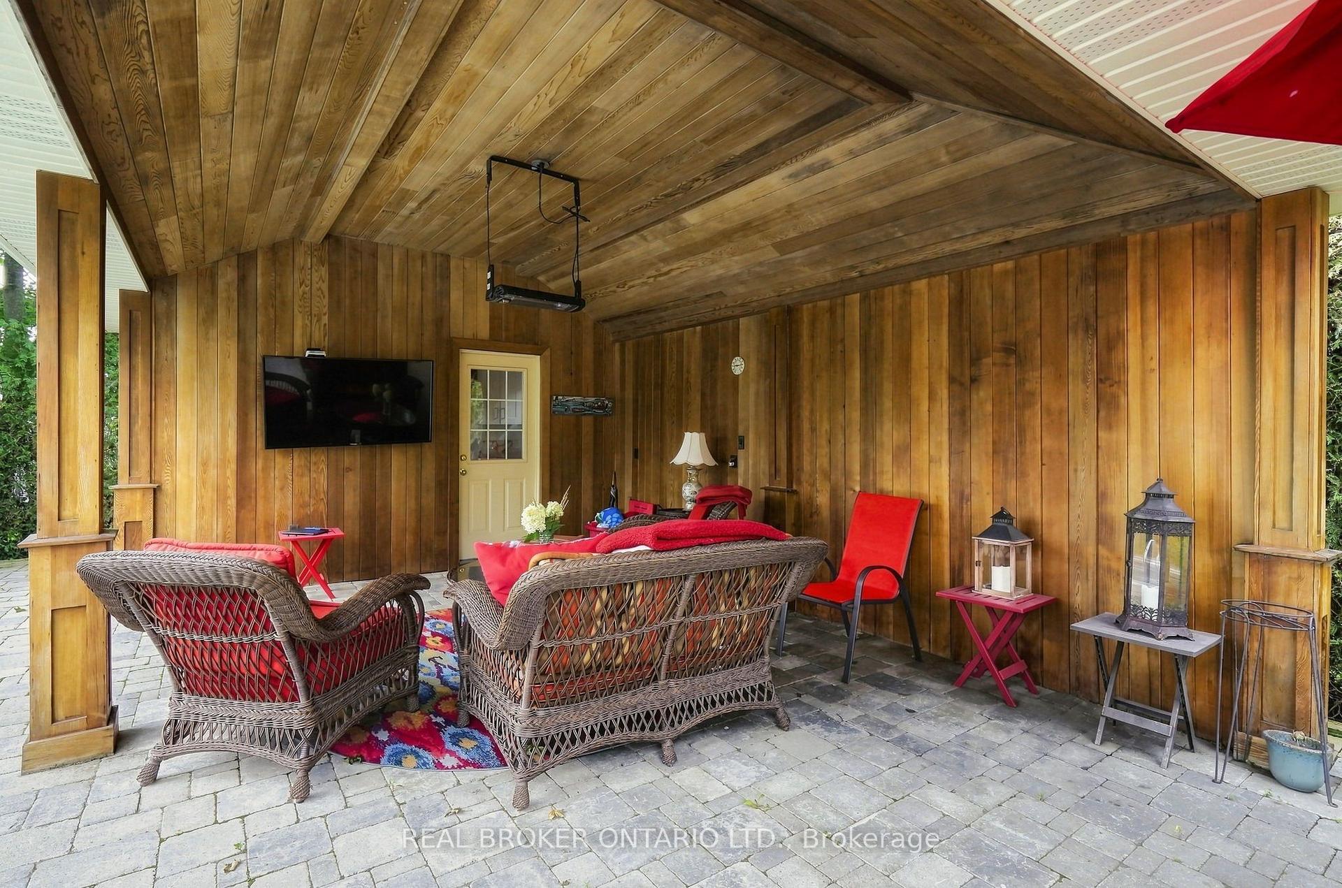 Photo 6 of 1079 Garden Lane, Hamilton, Rural Flamborough — HOMEH