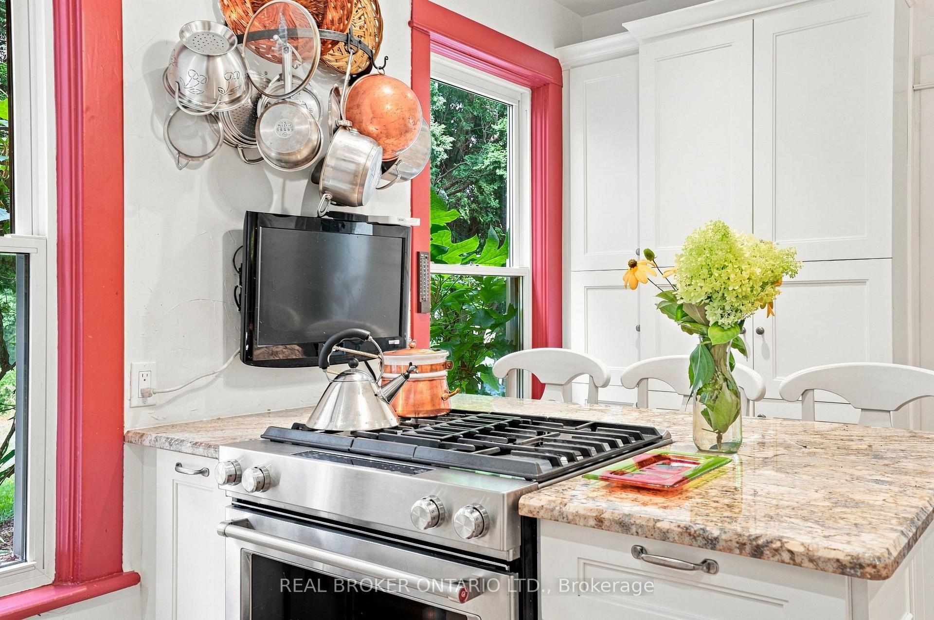 Photo 17 of 1079 Garden Lane, Hamilton, Rural Flamborough — HOMEH