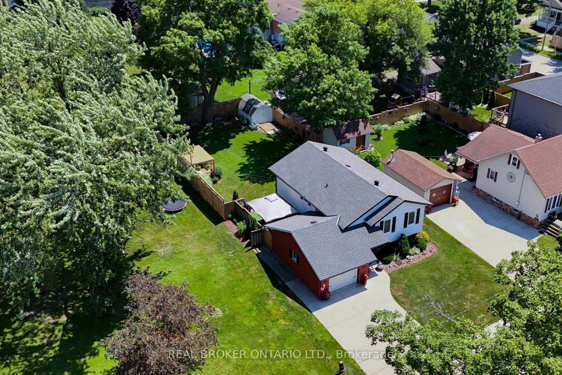 Front of 460 Wellington Avenue S