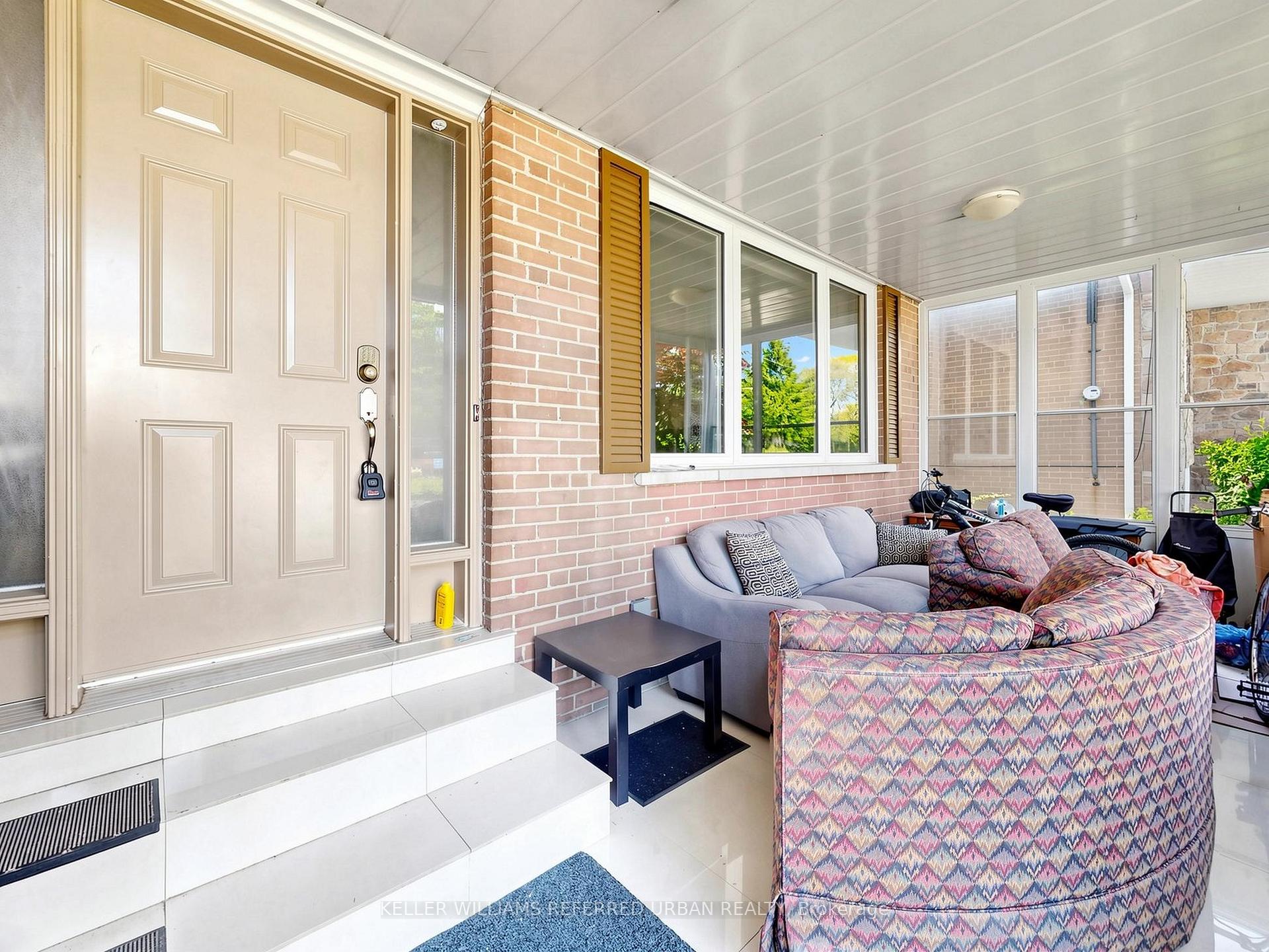 Photo 7 of 32 Wycliffe Crescent, North York, Bayview Village — HOMEH