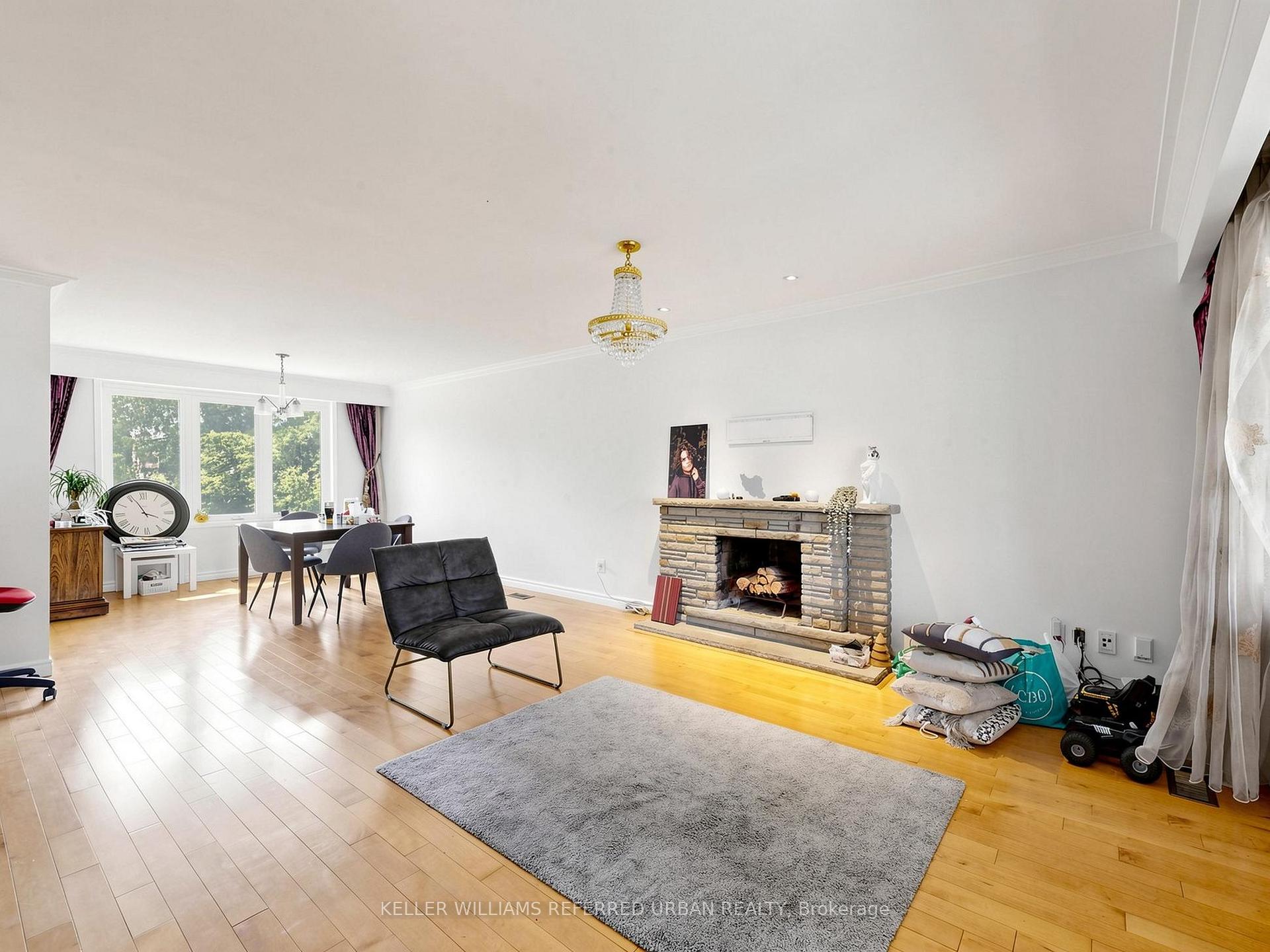 Photo 13 of 32 Wycliffe Crescent, North York, Bayview Village — HOMEH