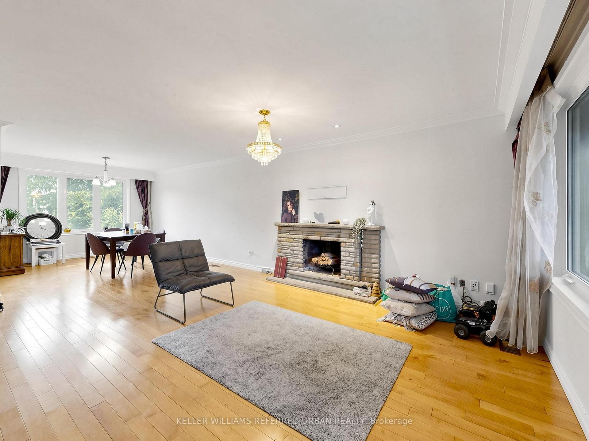 Photo 15 of 32 Wycliffe Crescent, North York, Bayview Village — HOMEH