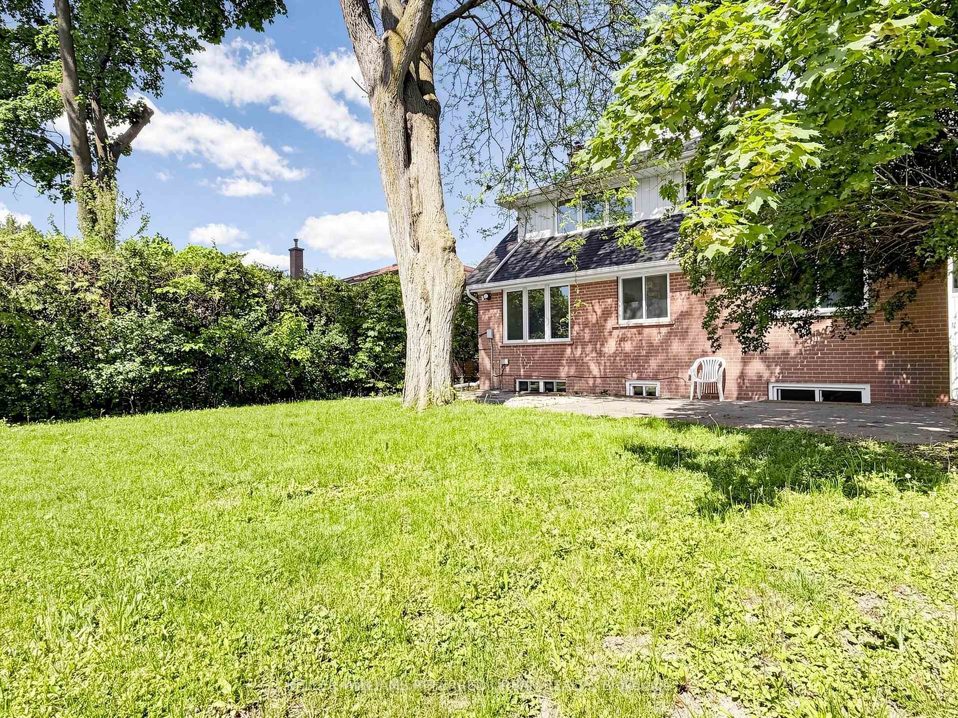 Photo 93 of 32 Wycliffe Crescent, North York, Bayview Village — HOMEH