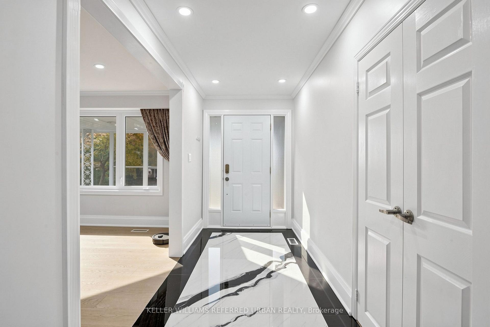 Photo 10 of 32 Wycliffe Crescent, North York, Bayview Village — HOMEH