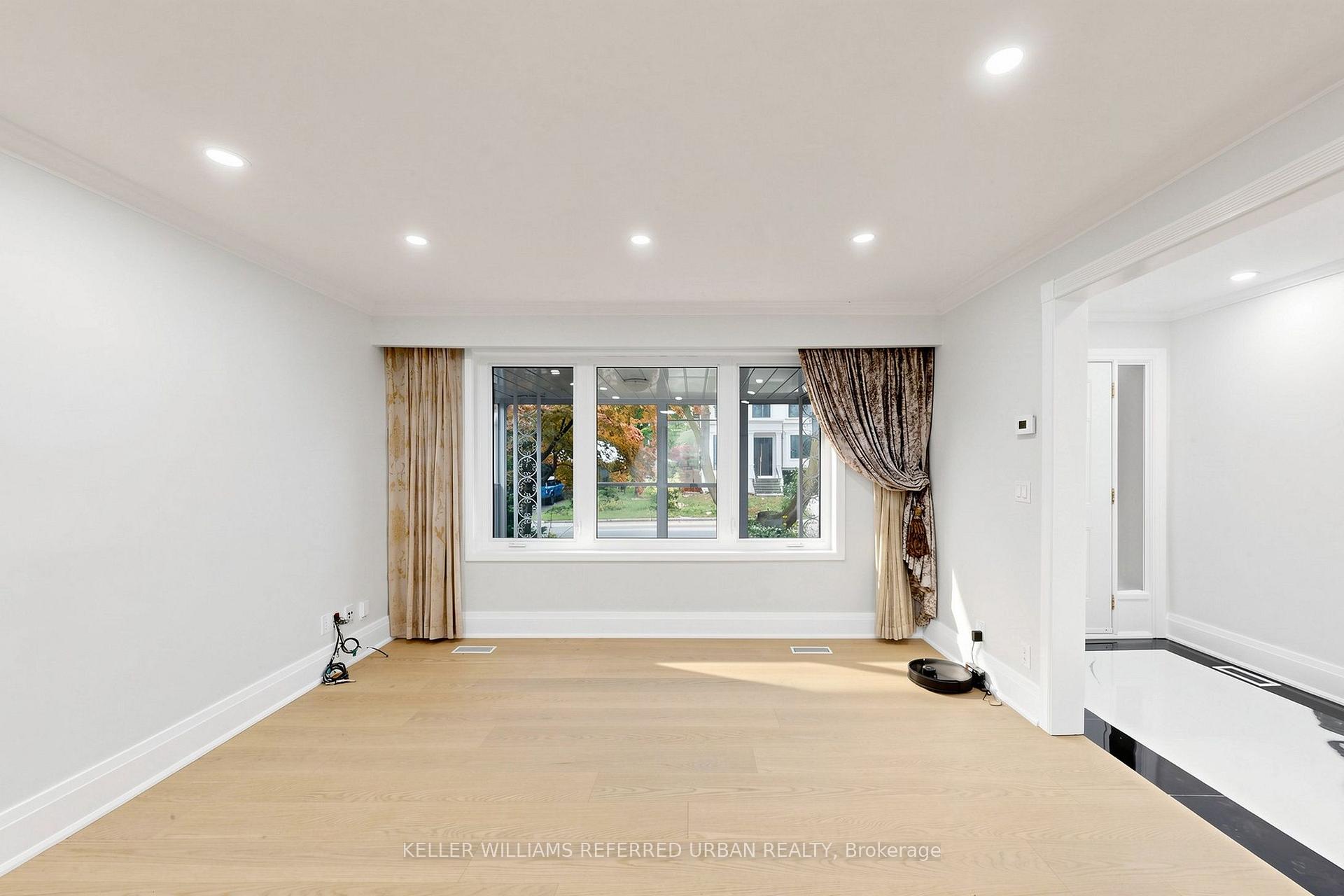 Photo 14 of 32 Wycliffe Crescent, North York, Bayview Village — HOMEH