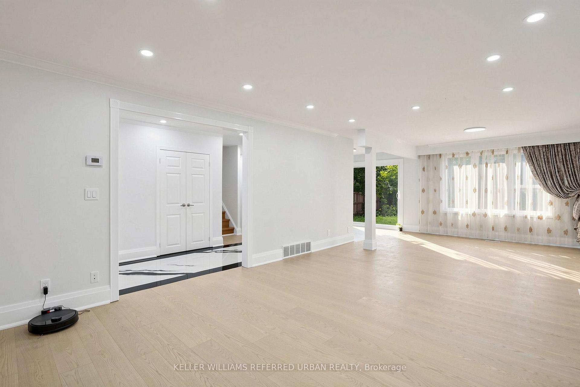 Photo 18 of 32 Wycliffe Crescent, North York, Bayview Village — HOMEH