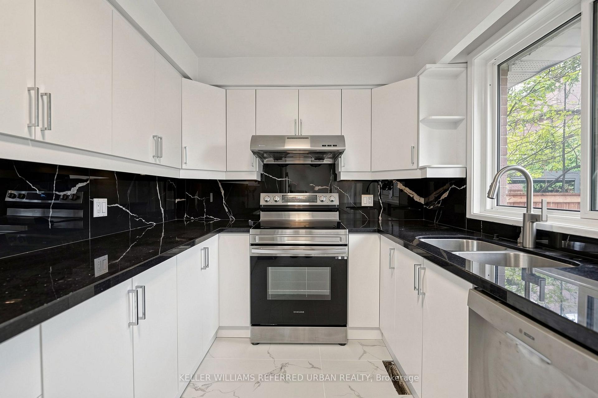 Photo 34 of 32 Wycliffe Crescent, North York, Bayview Village — HOMEH