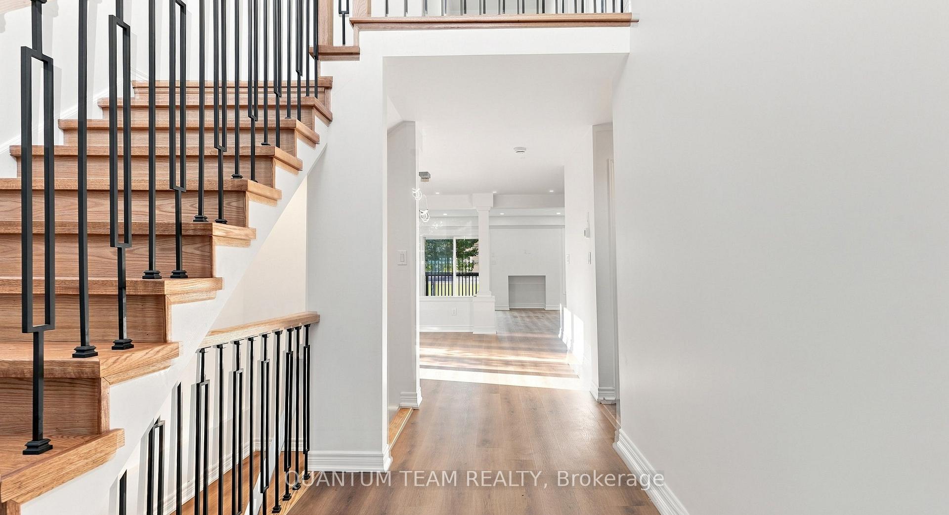 Photo 3 of 8418 Kelsey Crescent, Niagara Falls, Forestview — HOMEH